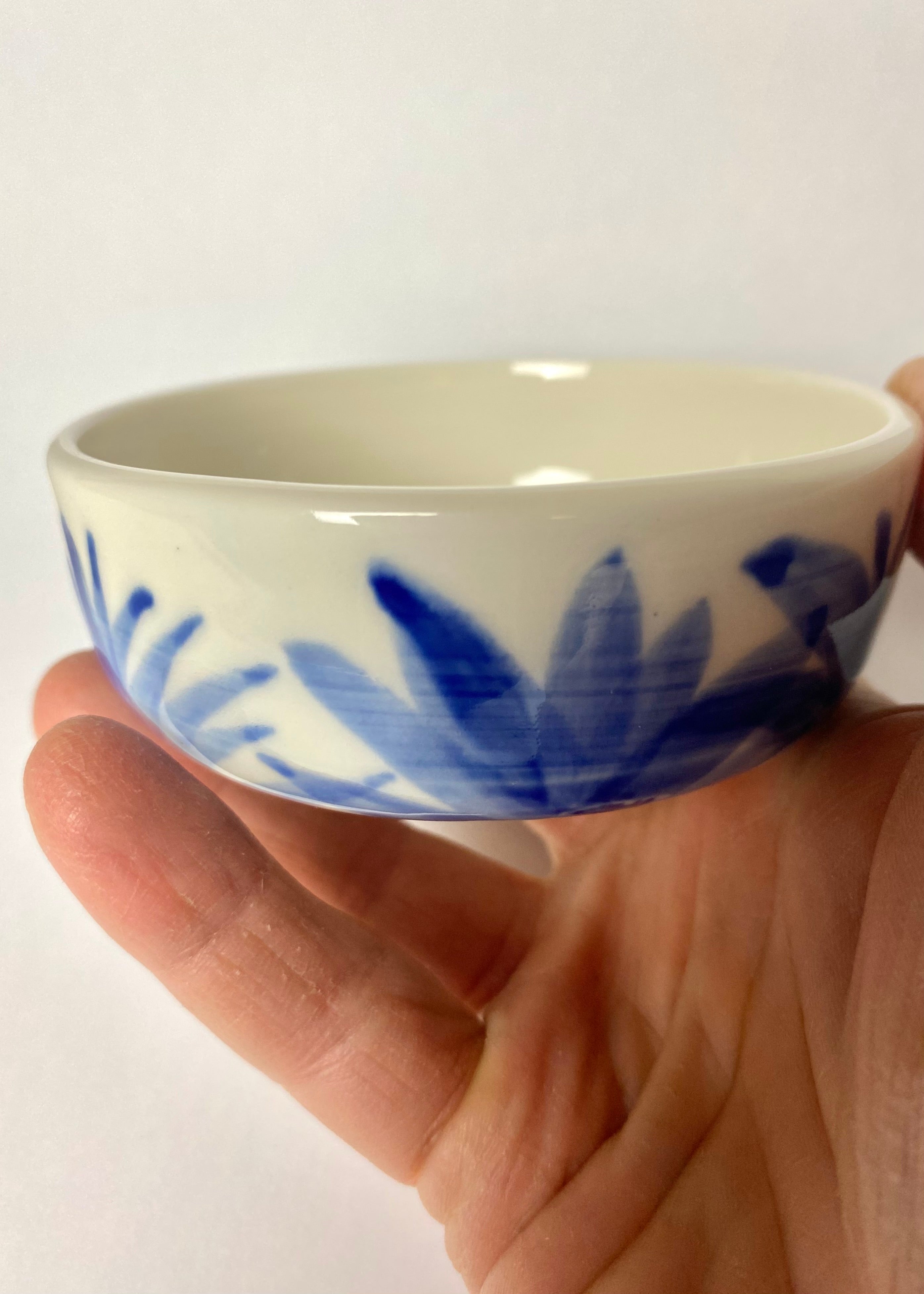 Czarka niska z porcelany malowana