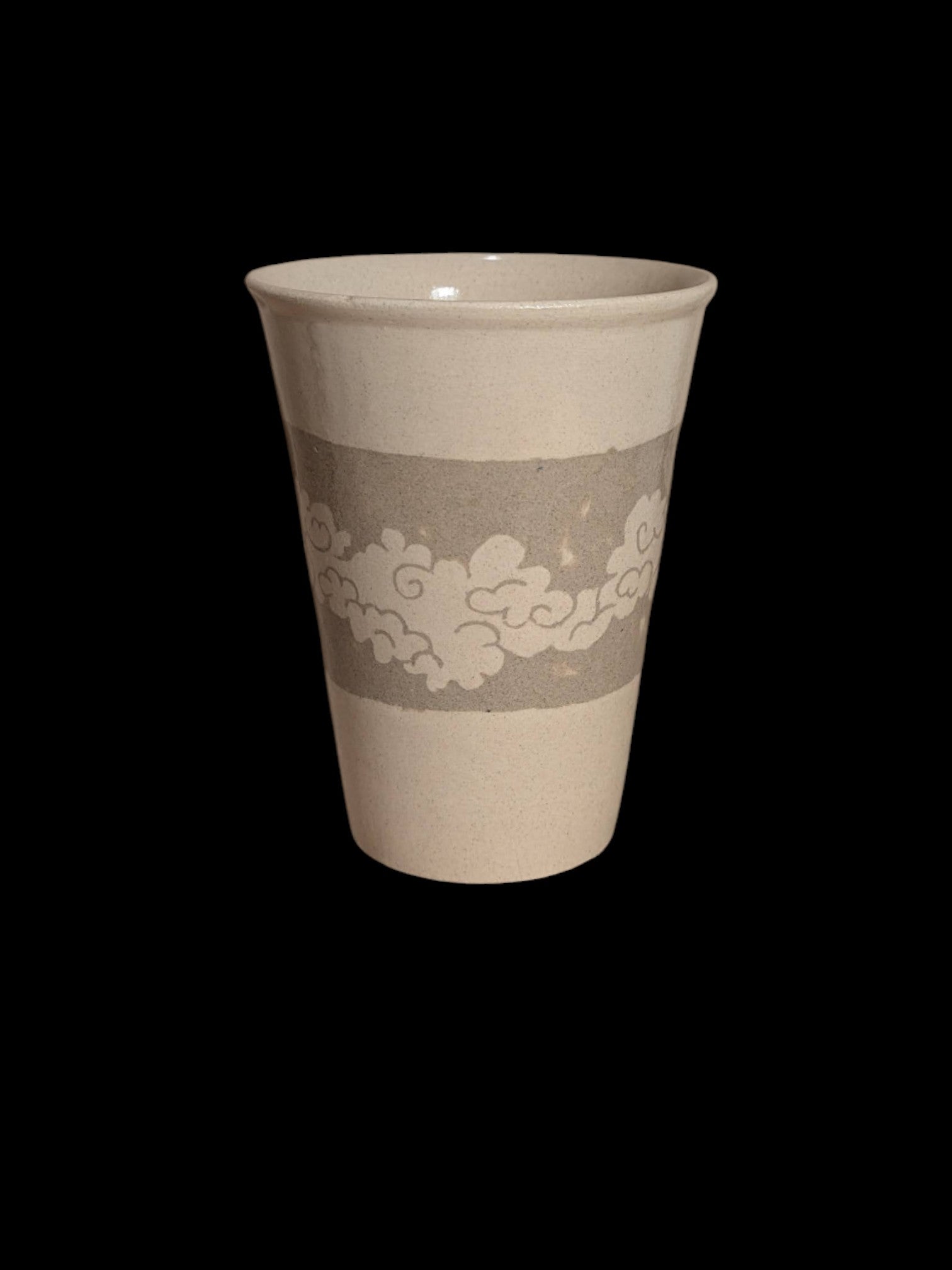 Kubek bez ucha z motywem chmur (mishima)