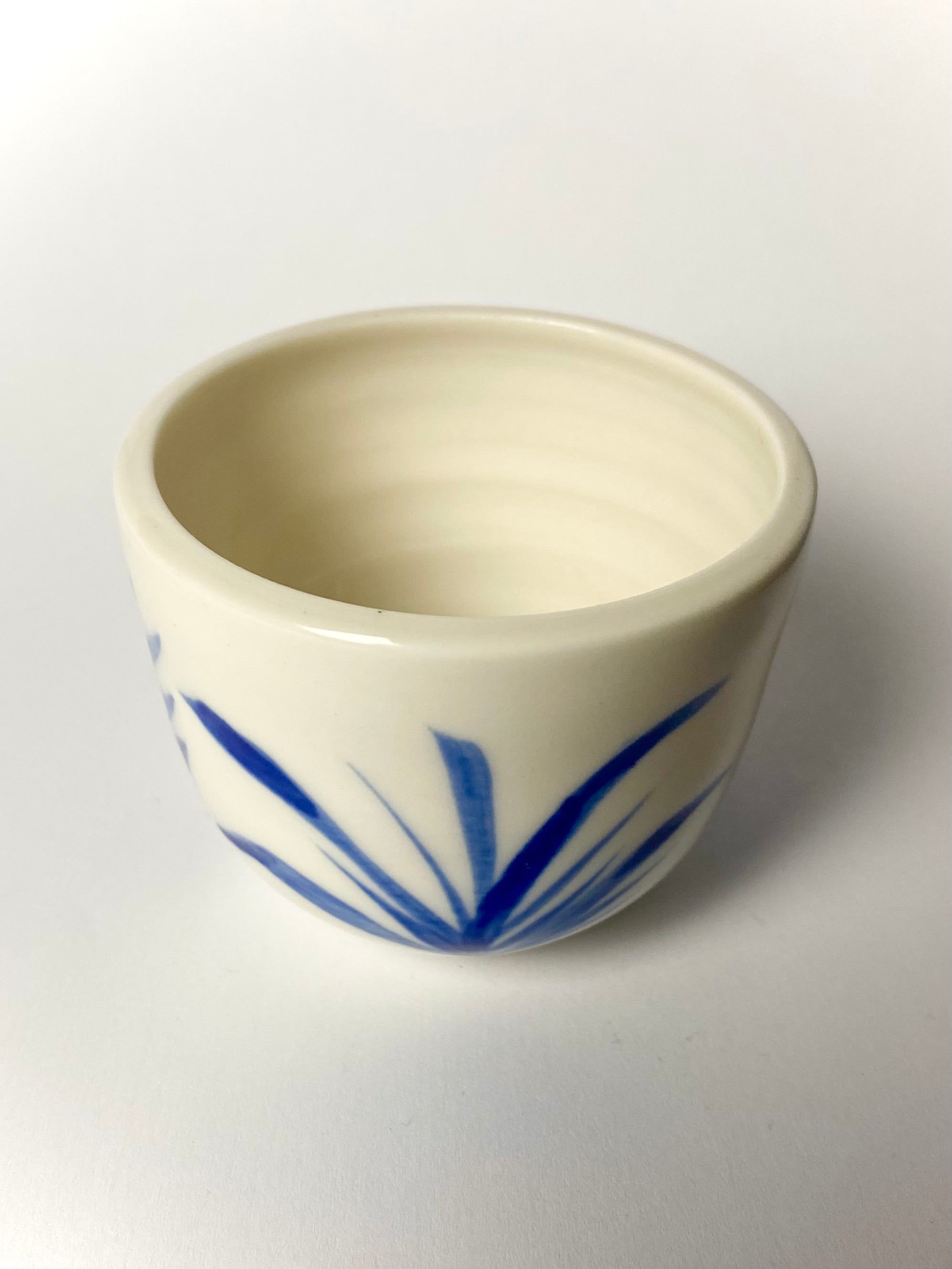 Mała czarka z porcelany malowana nr 1