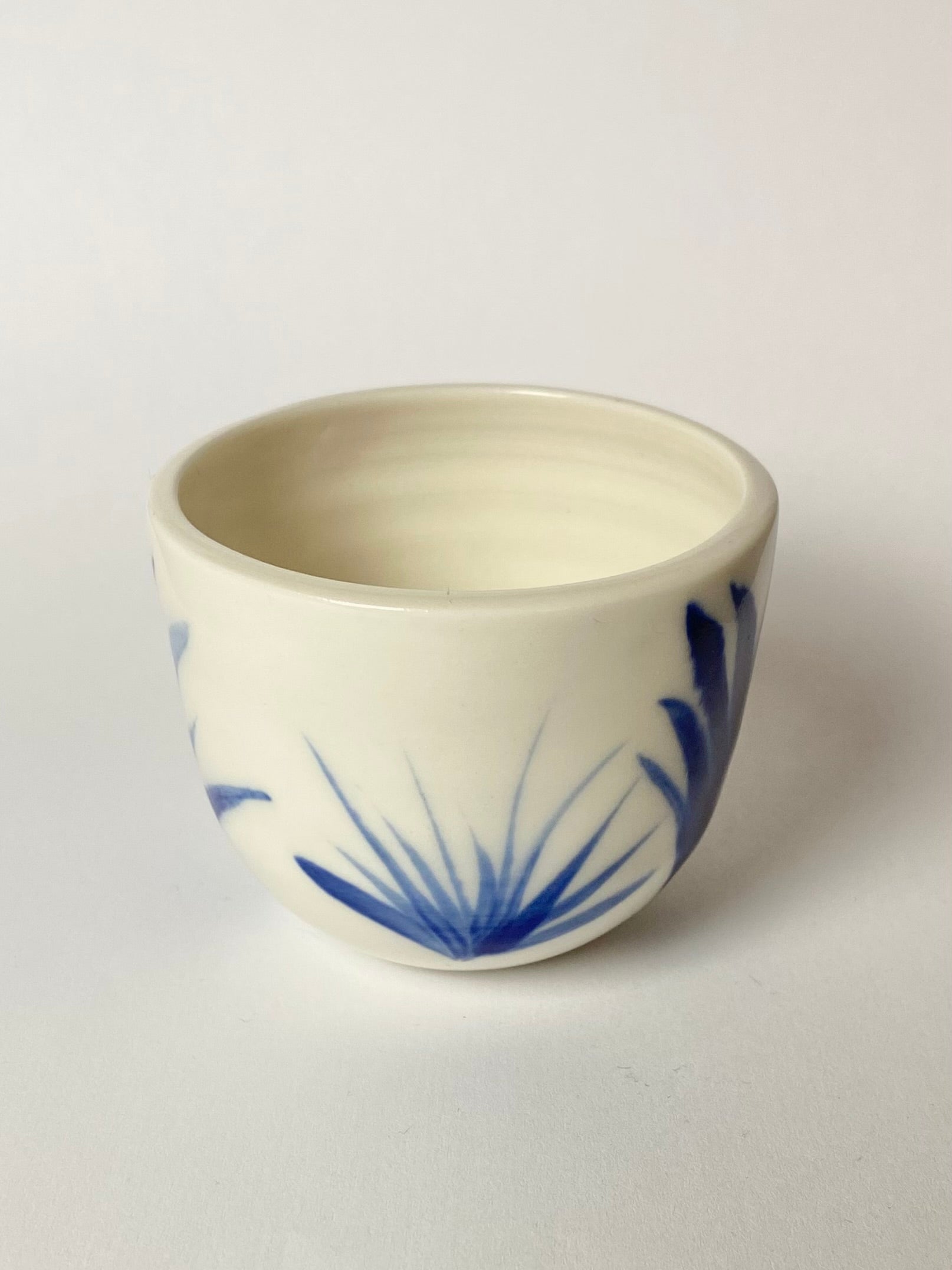 Mała czarka z porcelany malowana nr 1