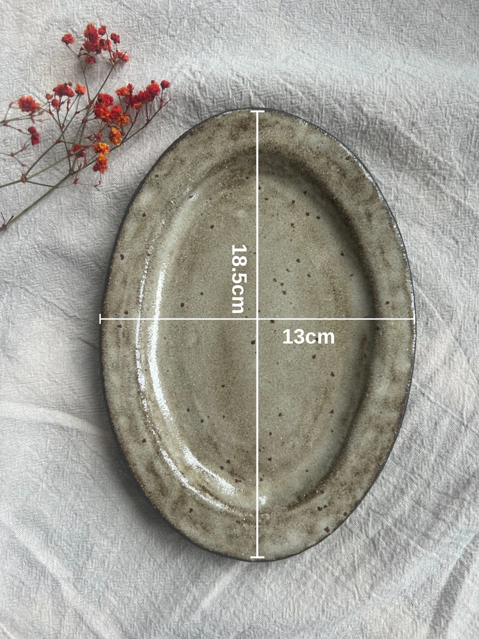 Owalny talerz ceramiczny 18,5 × 13 cm – ręcznie robiony