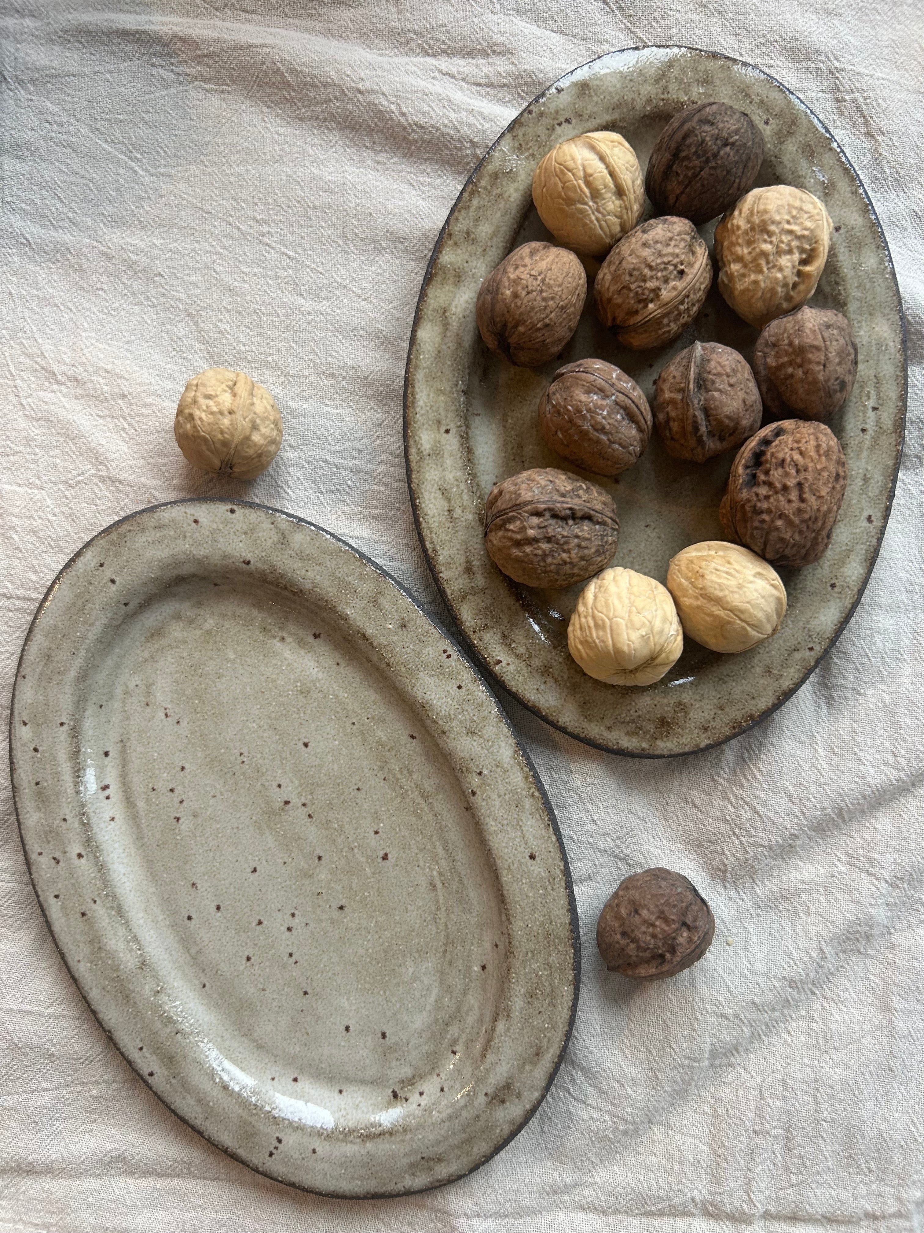 Owalny talerz ceramiczny 18,5 × 13 cm – ręcznie robiony