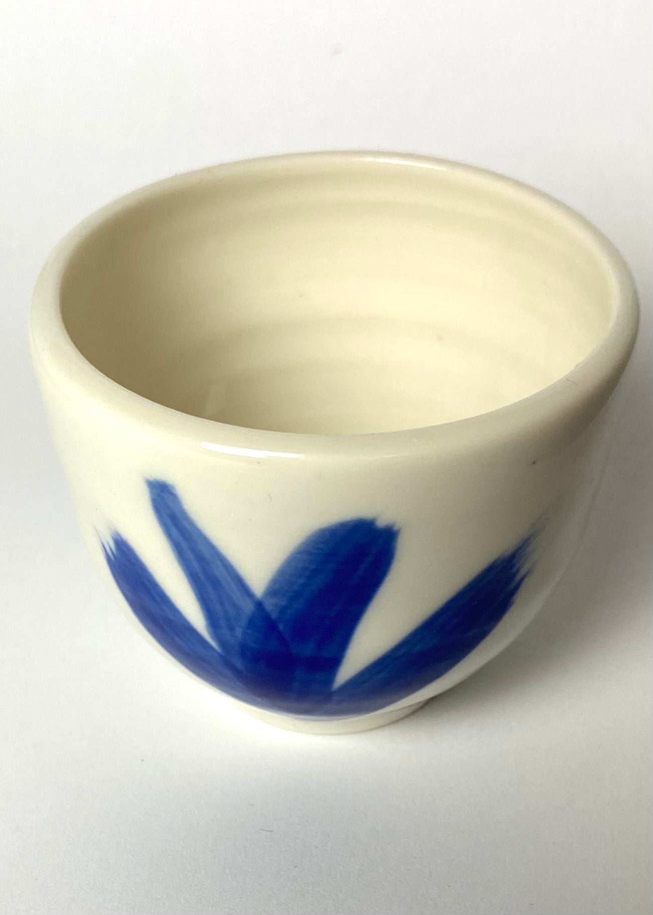 Mała czarka z porcelany malowana nr 2