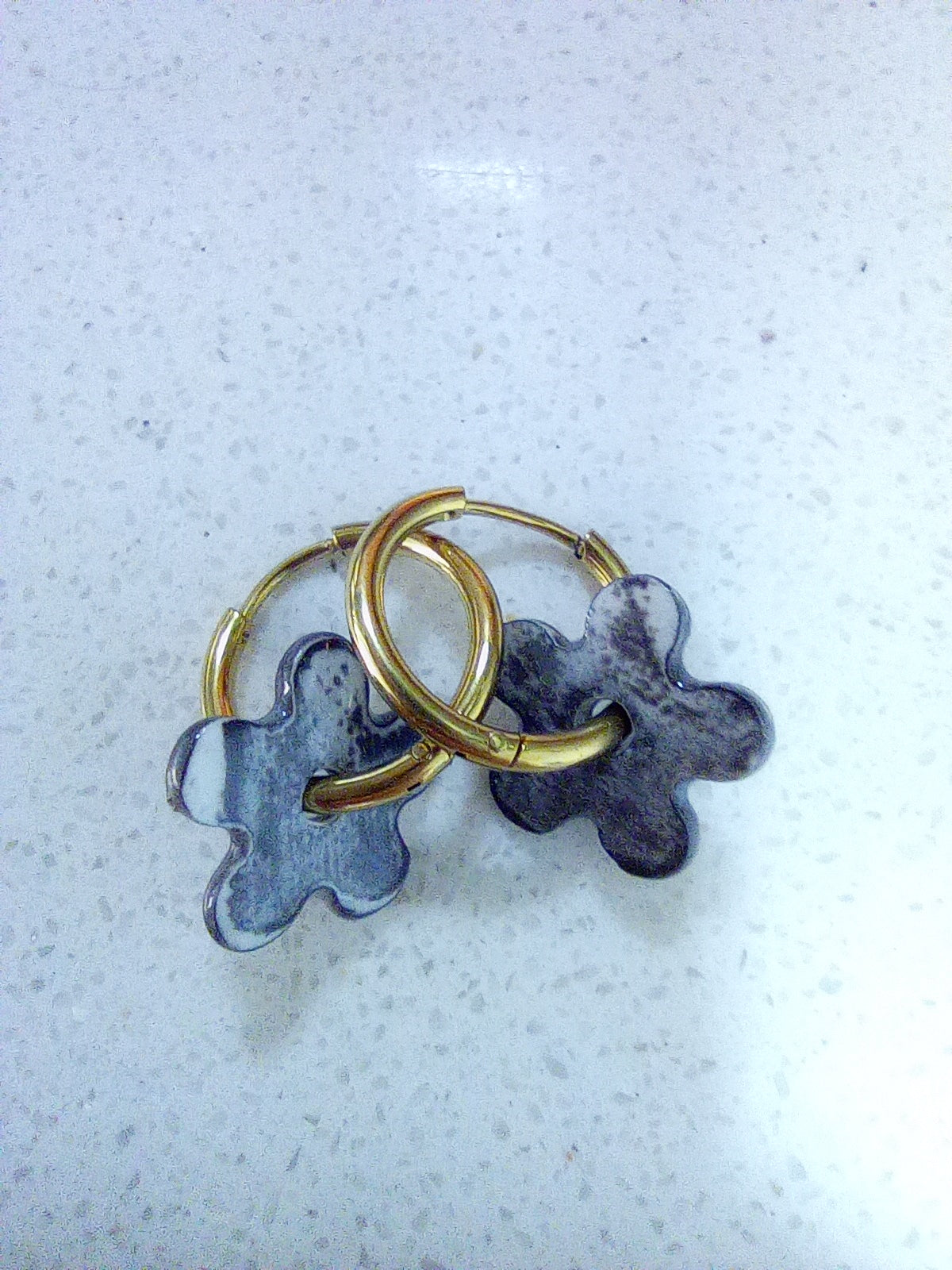 Kolczyki czarne kwiatki z barwionej porcelany w technice nerikomi #15 - Alike Pottery Studio