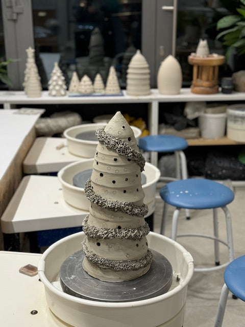 Świąteczne toczenie choinek - Alike Pottery Studio