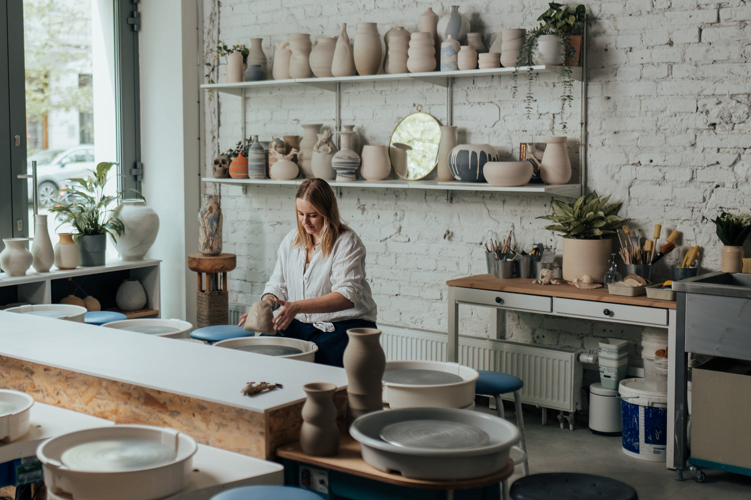 Ceramika w kadrze - Alike Pottery Studio