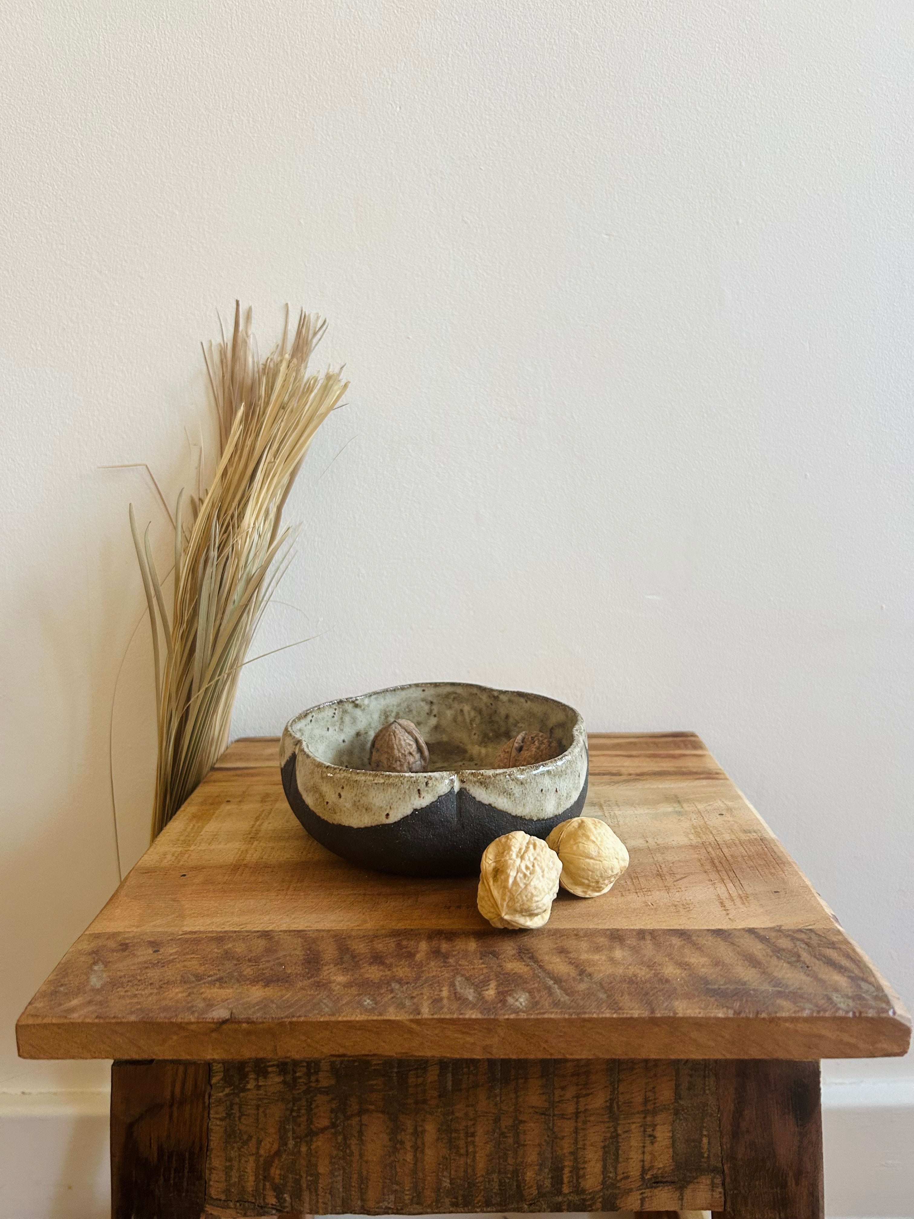 Ręcznie robiona ceramiczna miska – Petal Rim