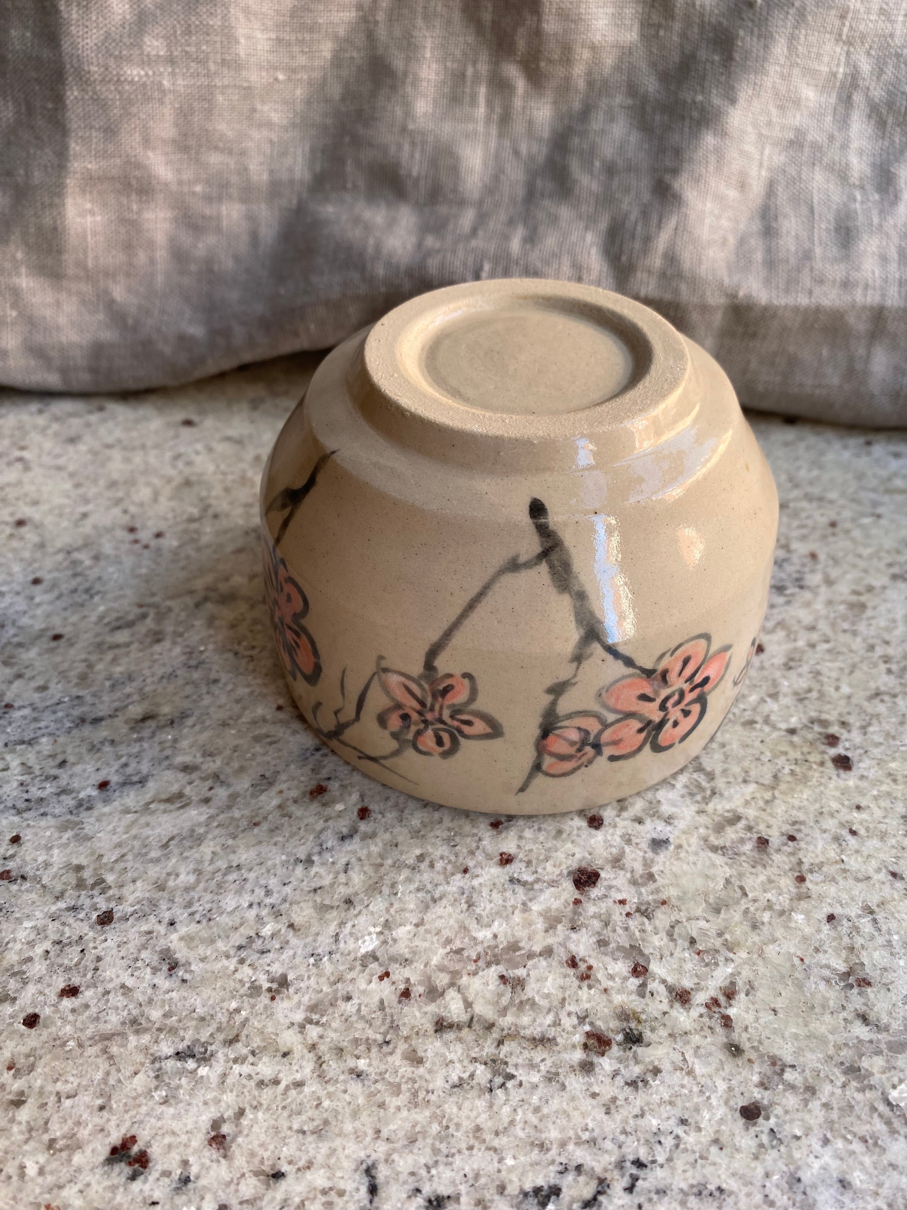 Czarka chawan z kamionki kwiaty śliwy - Alike Pottery Studio