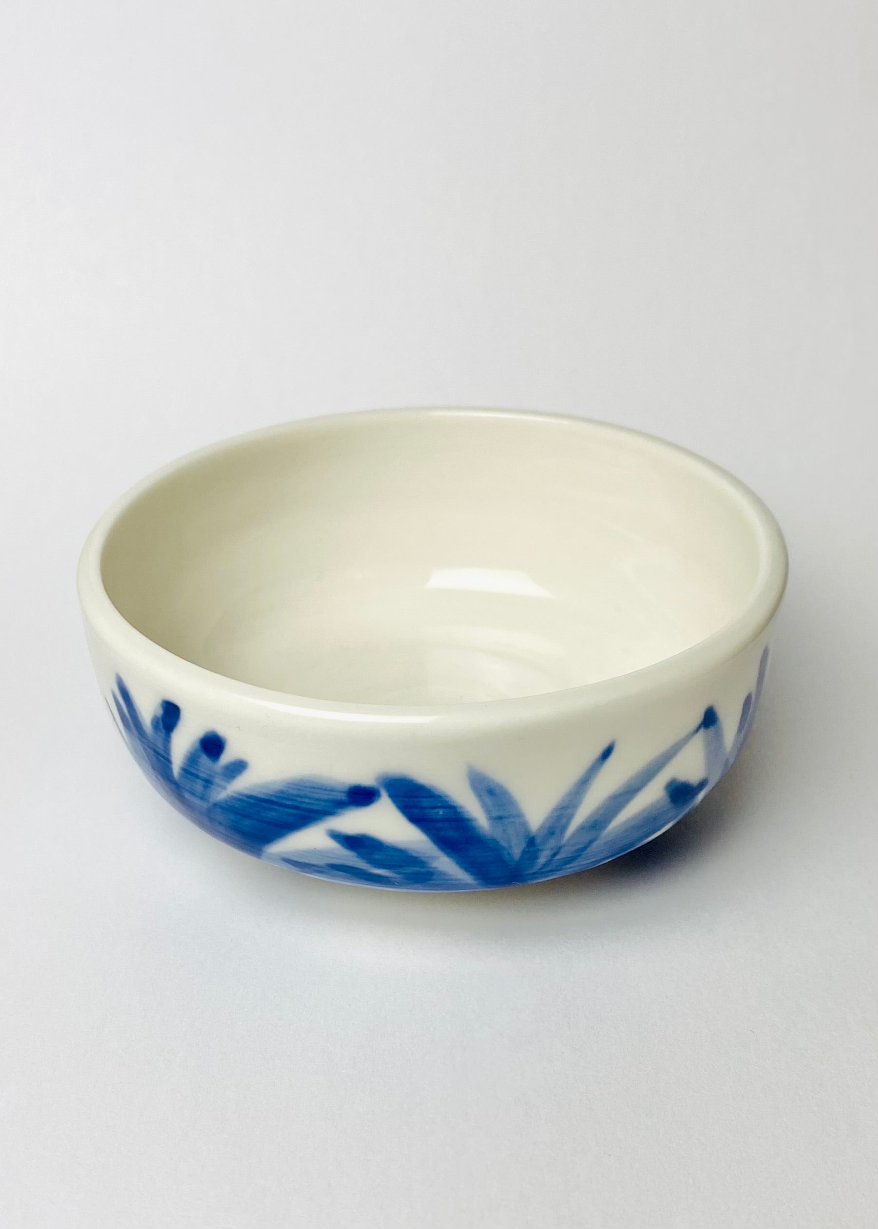 Czarka niska z porcelany malowana