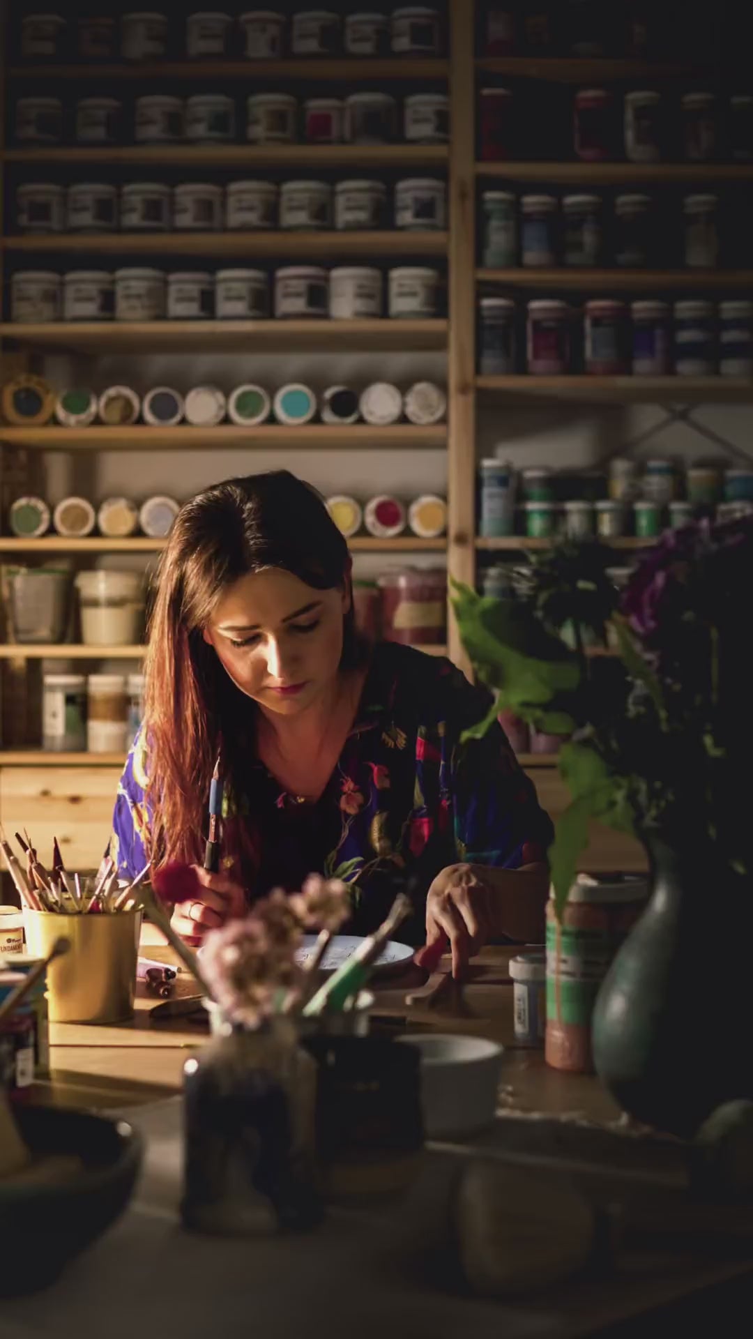 Malowanie i zdobienie talerzy w technice Sgraffito
