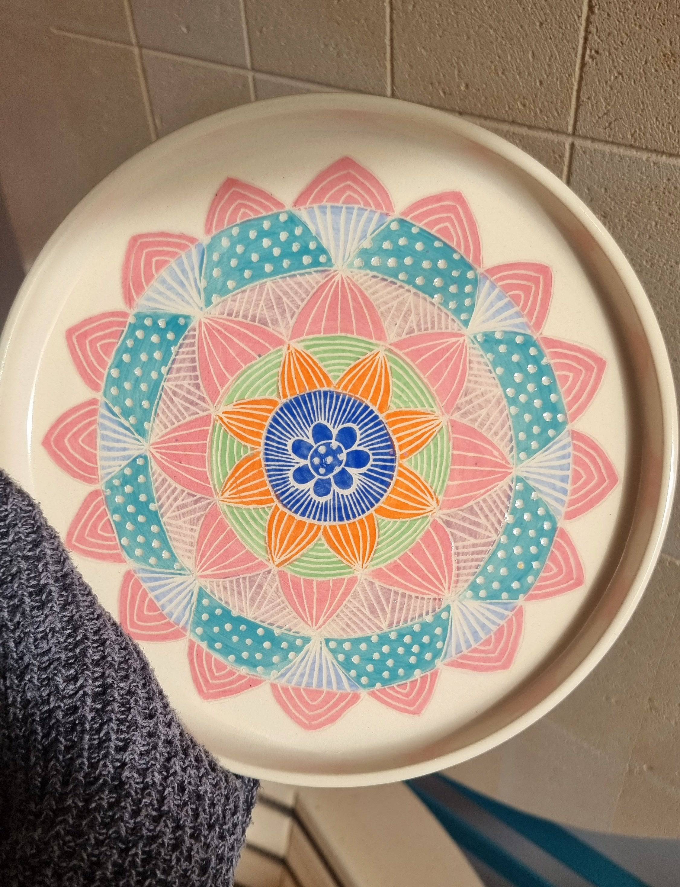 Malowanie i zdobienie talerzy w technice Sgraffito - Alike Pottery Studio