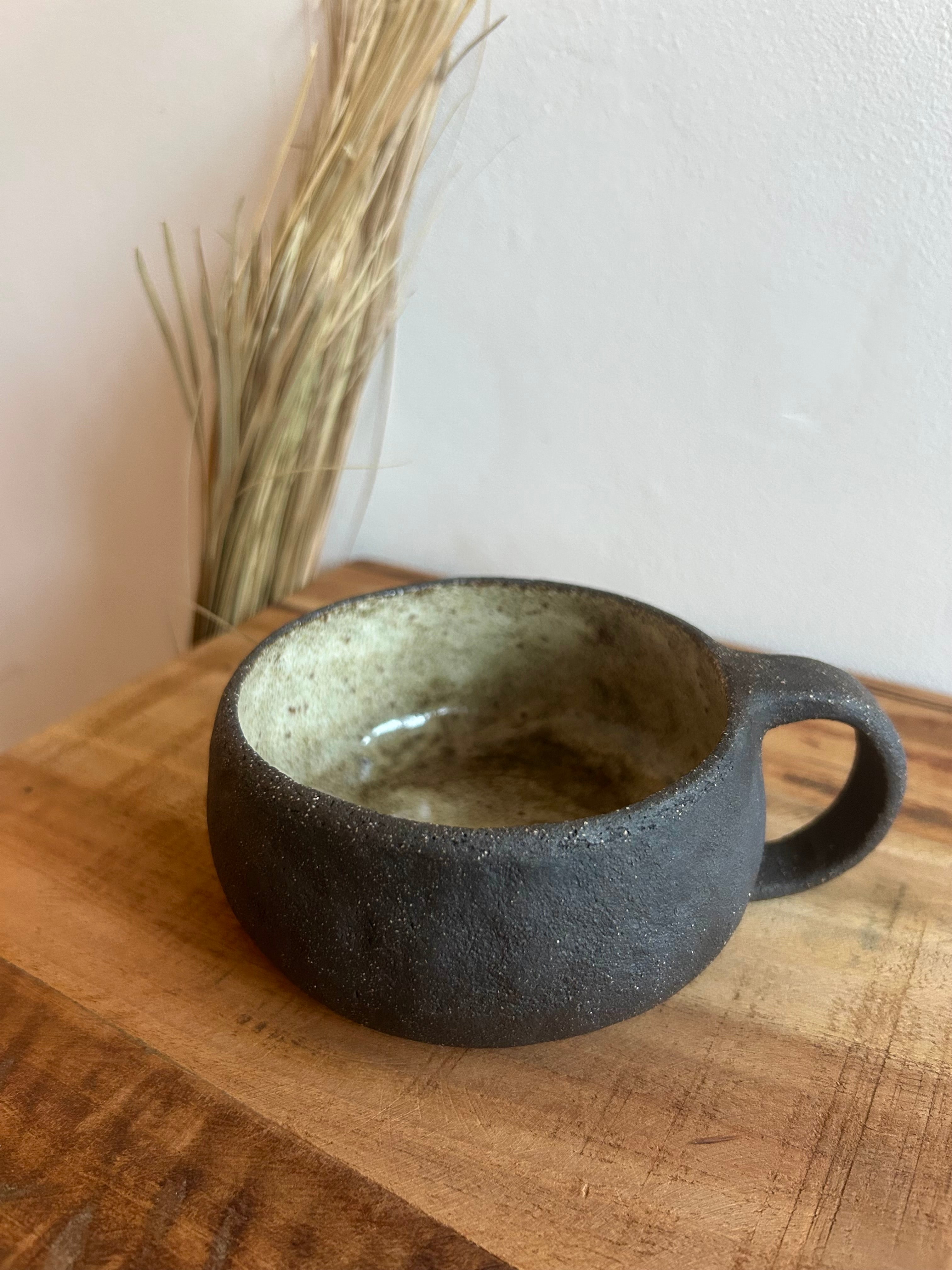 Ceramiczny Kubek z Uszkiem – Ręcznie Lepiony, Kamionka Wabi Sabi | Rustykalny Styl | 300ml - Alike Pottery Studio
