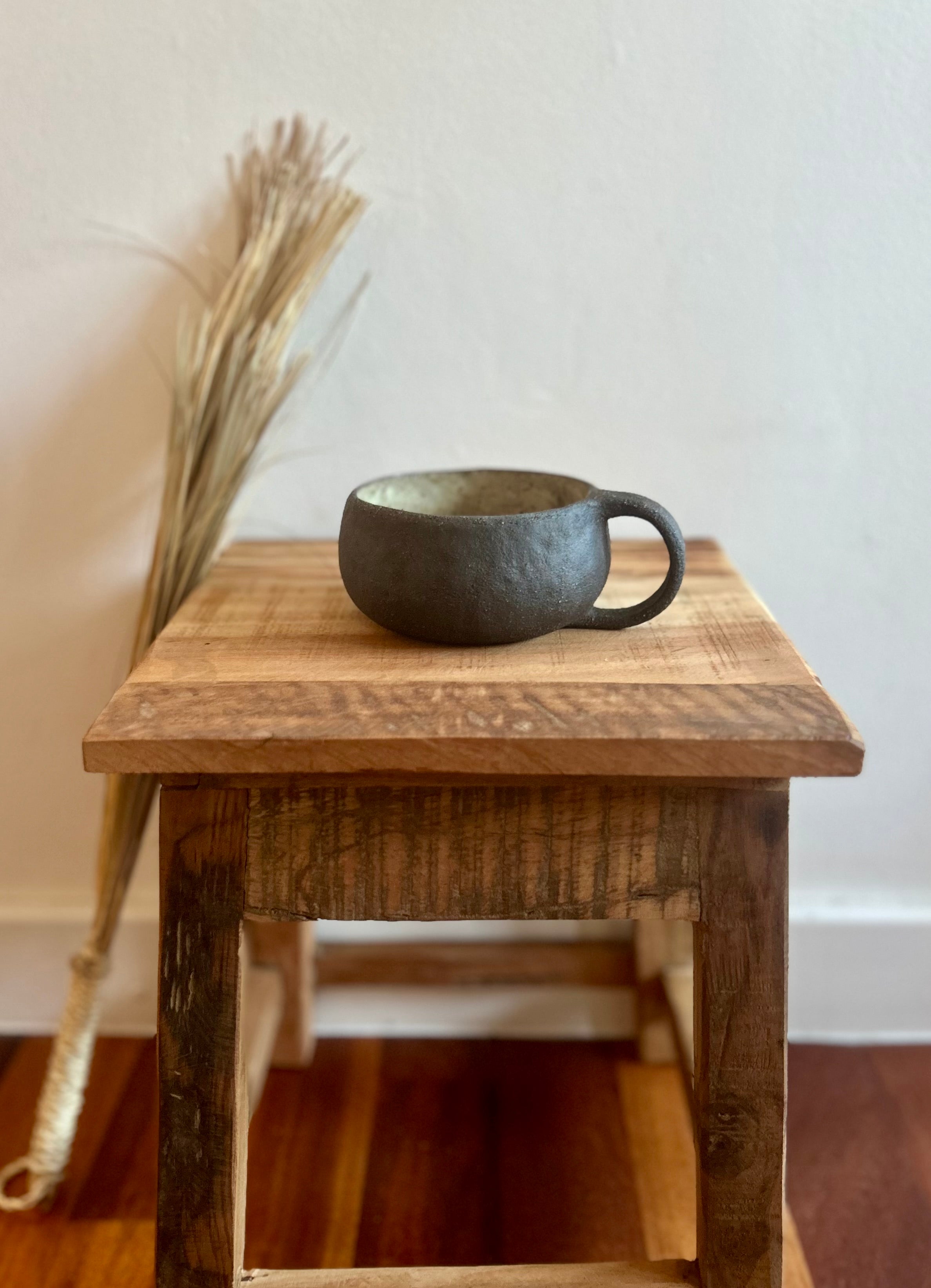 Ceramiczny Kubek z Uszkiem – Ręcznie Lepiony, Kamionka Wabi Sabi | Rustykalny Styl | 300ml - Alike Pottery Studio