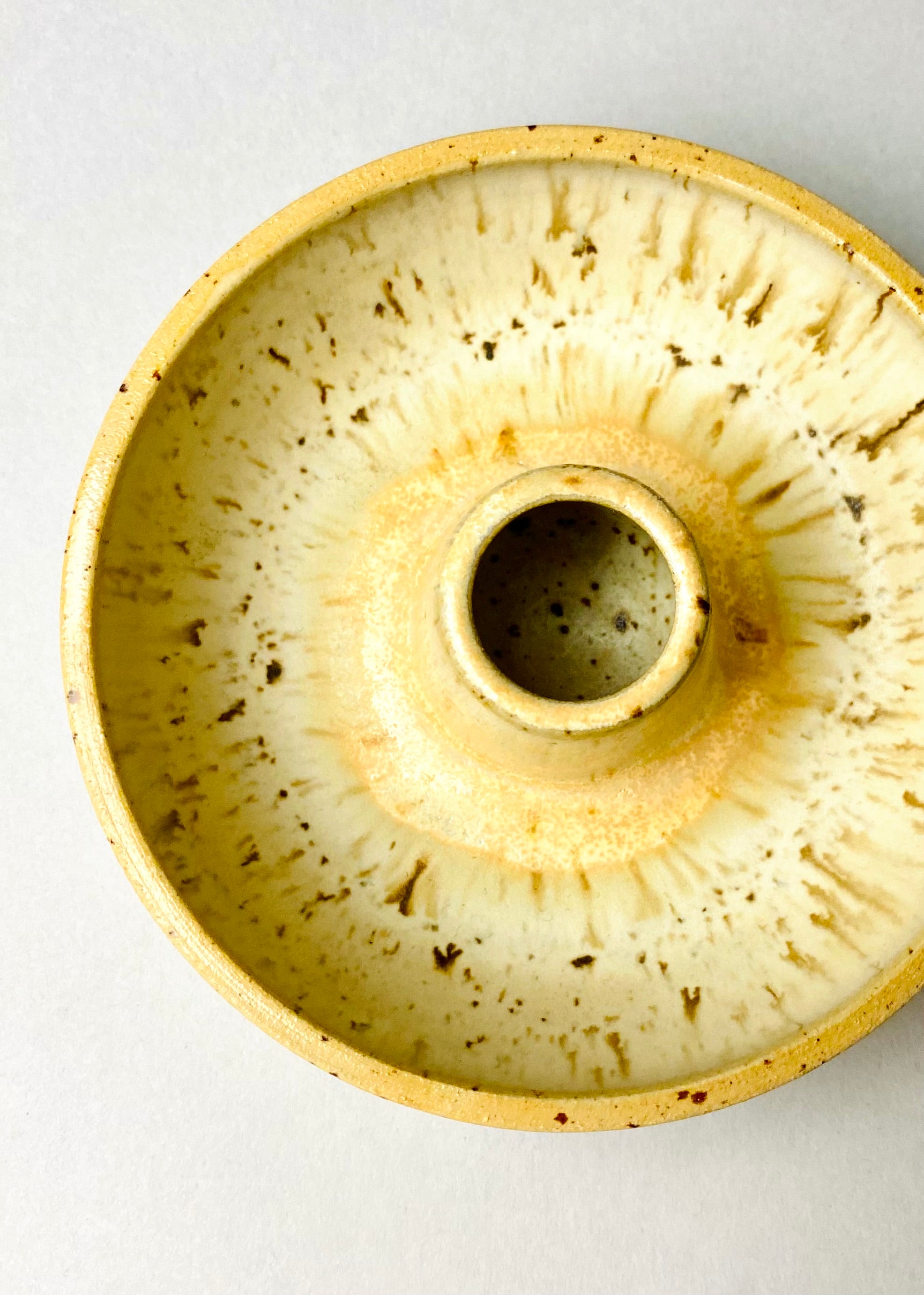 Świecznik słoneczny z kamionki