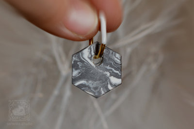 Kolczyki z czarnej i białej porcelany w technice nerikomi #1 - Alike Pottery Studio