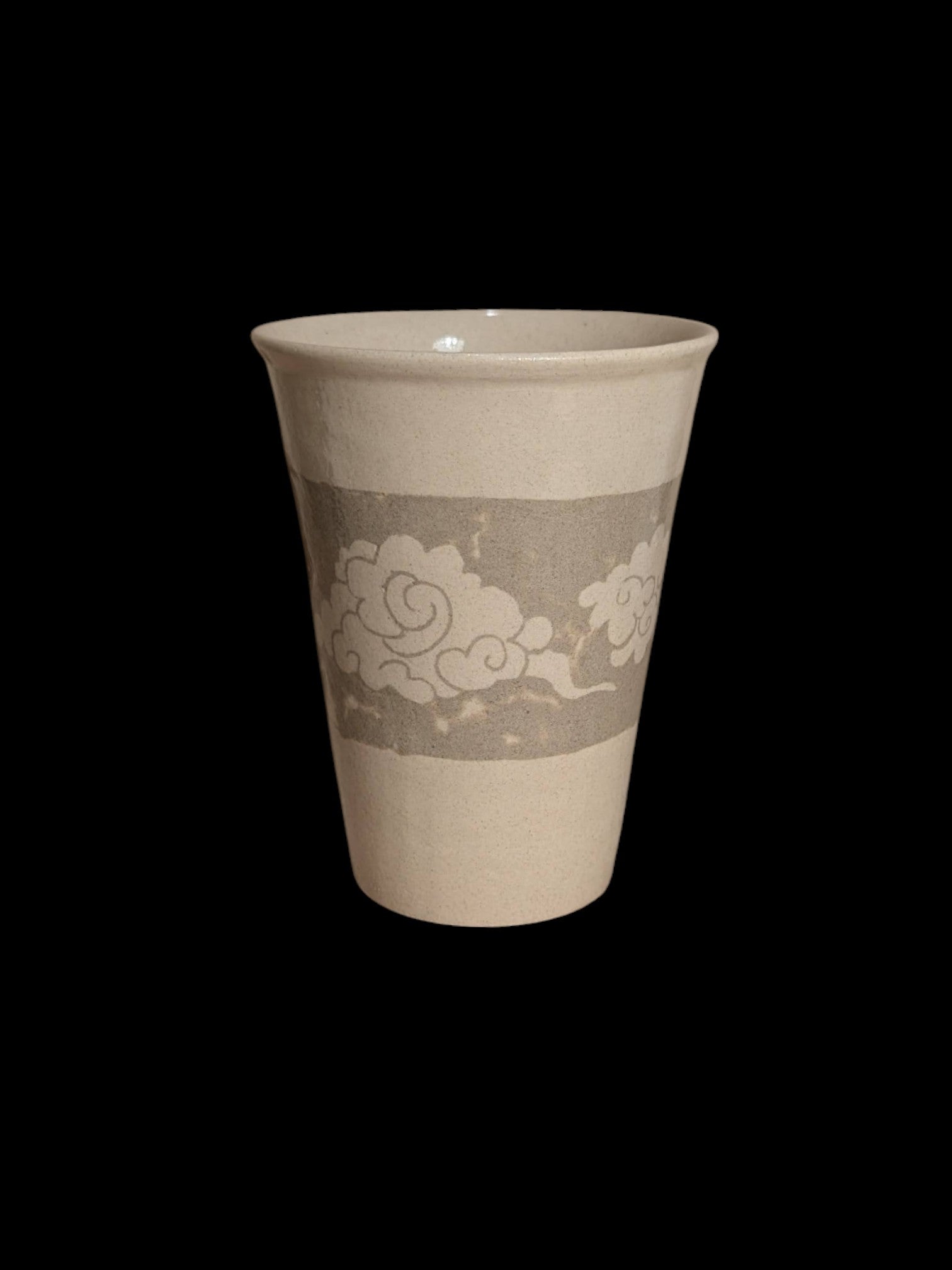 Kubek bez ucha z motywem chmur (mishima)