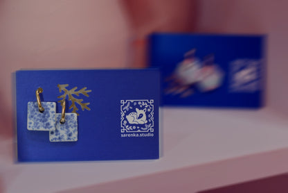 Porcelanowe kolczyki nakrapiane błękitem paryskim #6