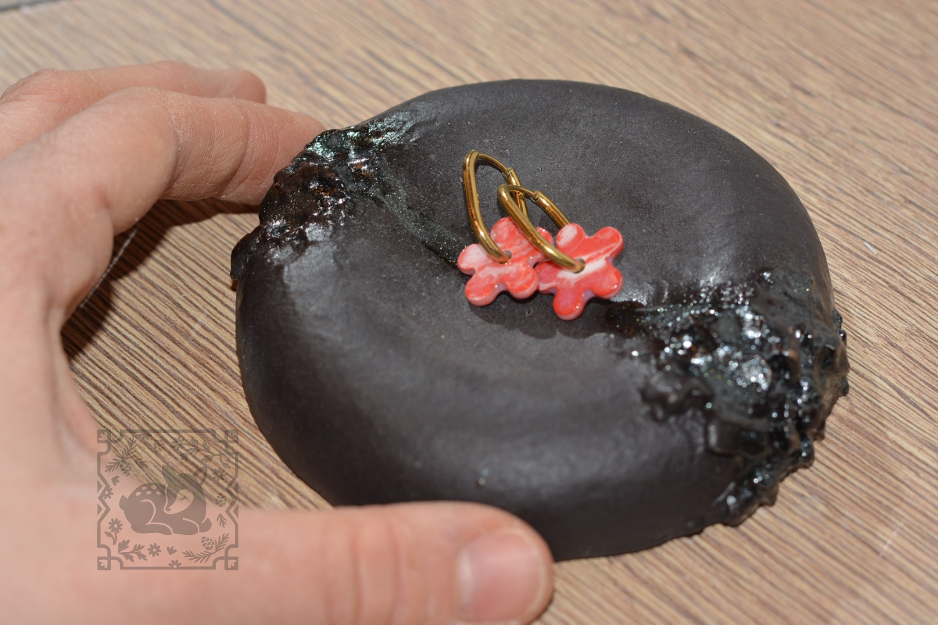 Kolczyki czerwone kwiatki z barwionej porcelany w technice nerikomi #14 - Alike Pottery Studio