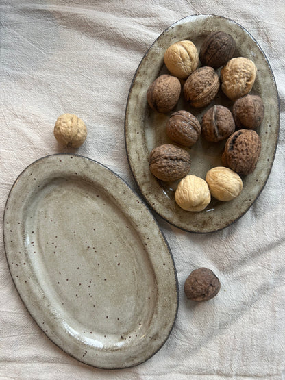 Owalny talerz ceramiczny 18,5 × 13 cm – ręcznie robiony