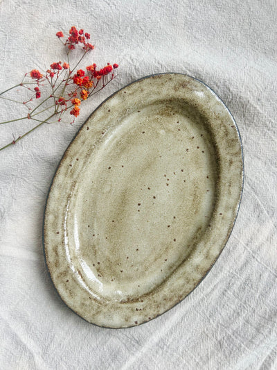 Owalny talerz ceramiczny 18,5 × 13 cm – ręcznie robiony - Alike Pottery Studio