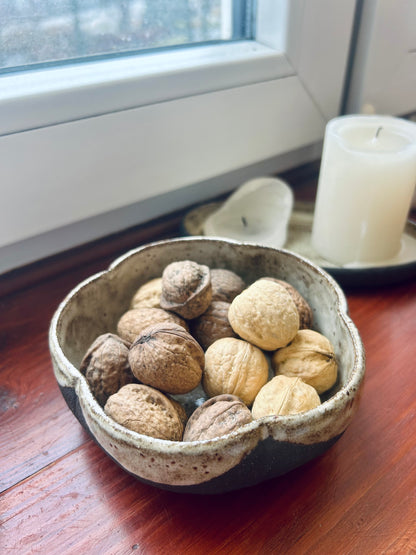 Ręcznie robiona ceramiczna miska – Petal Rim