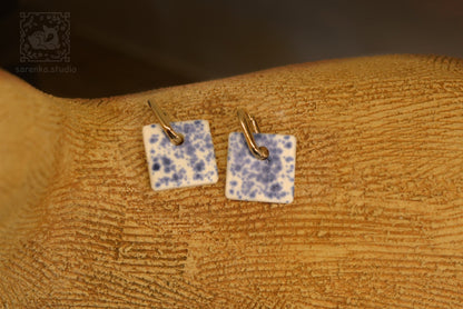 Porcelanowe kolczyki nakrapiane błękitem paryskim #6