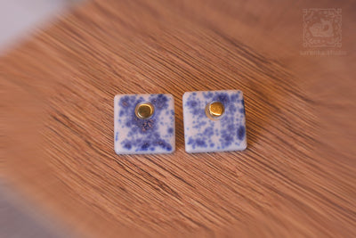 Porcelanowe kolczyki nakrapiane błękitem paryskim #10 - Alike Pottery Studio