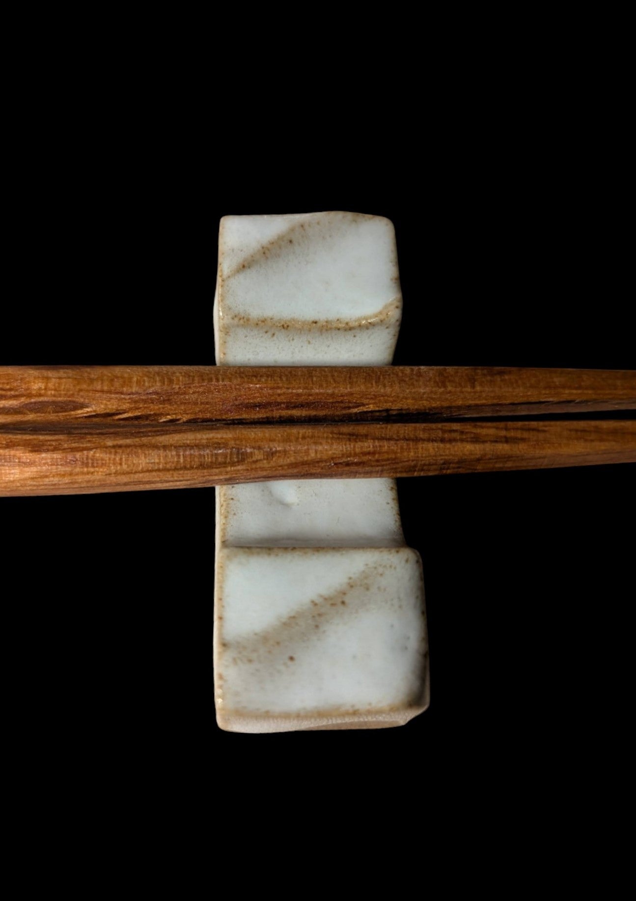 Zestaw dwóch miseczek z podstawkami pod pałeczki. Kobachi + Hashioki - Alike Pottery Studio