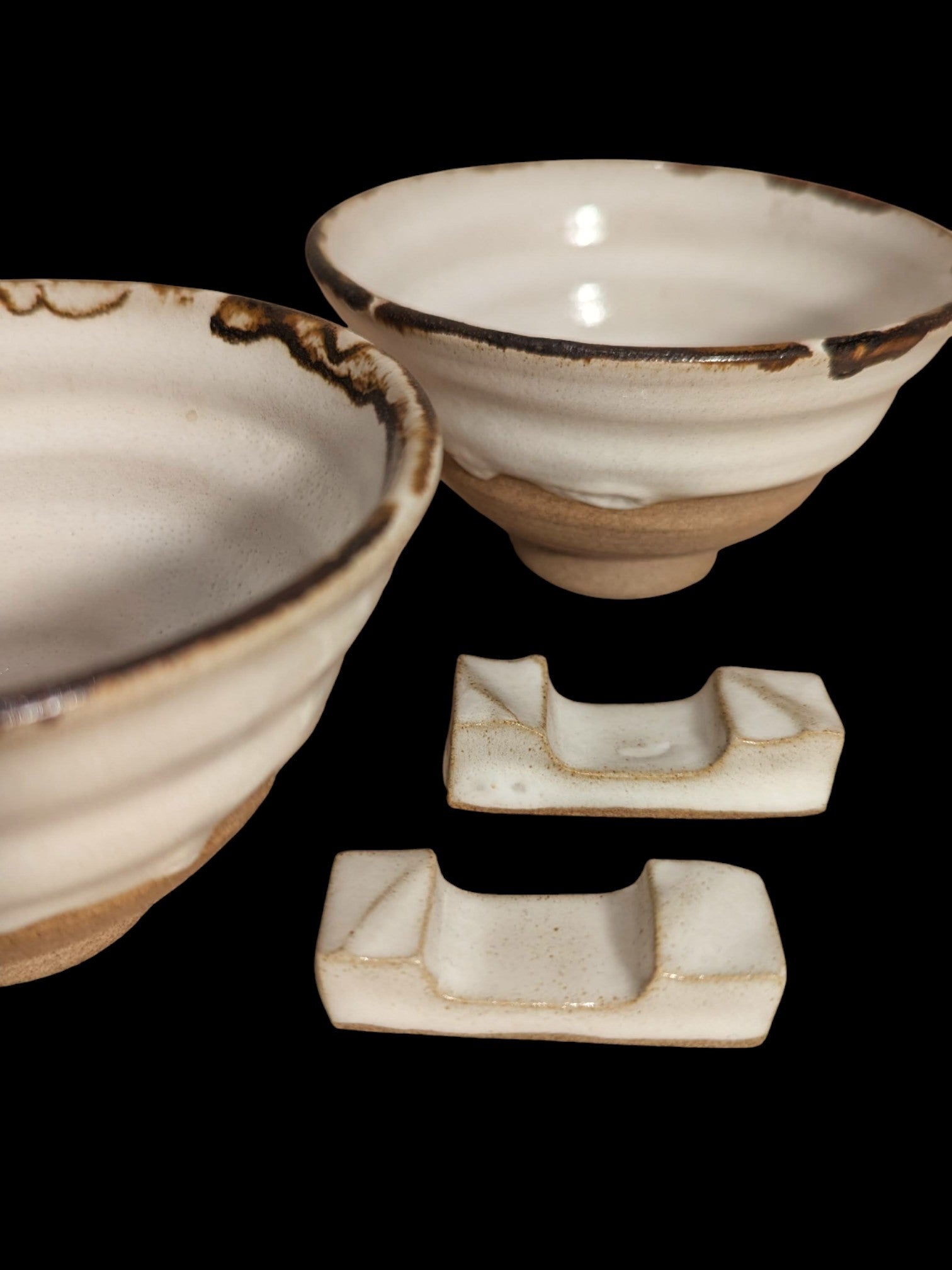 Zestaw dwóch miseczek z podstawkami pod pałeczki. Kobachi + Hashioki - Alike Pottery Studio
