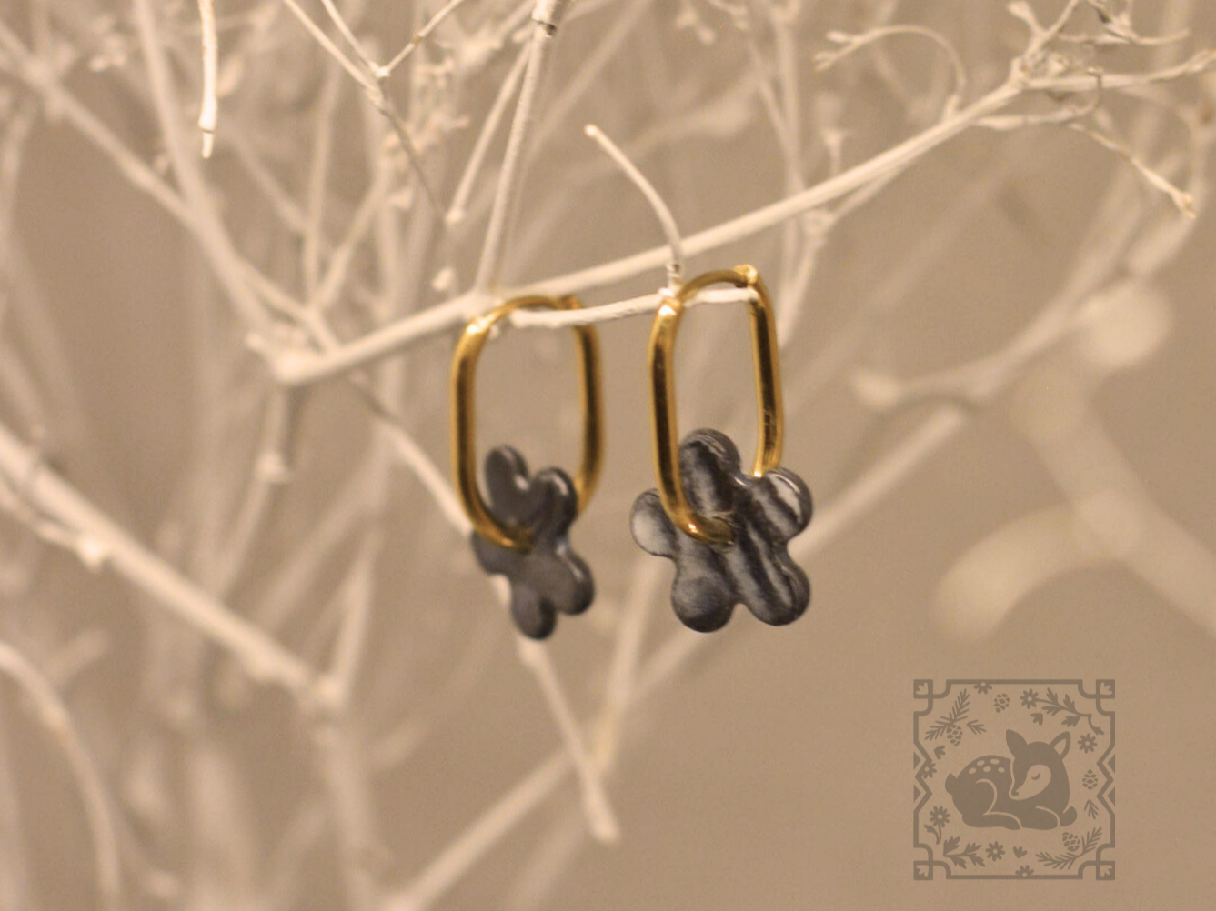 Kolczyki czarne kwiatki z barwionej porcelany w technice nerikomi #15 - Alike Pottery Studio