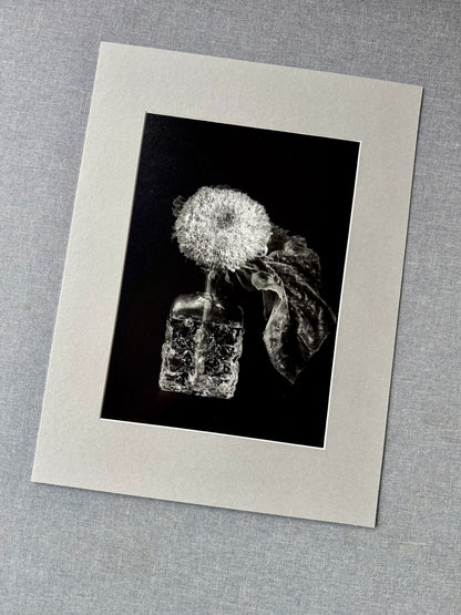 Słonecznik w wazonie biało-czarny