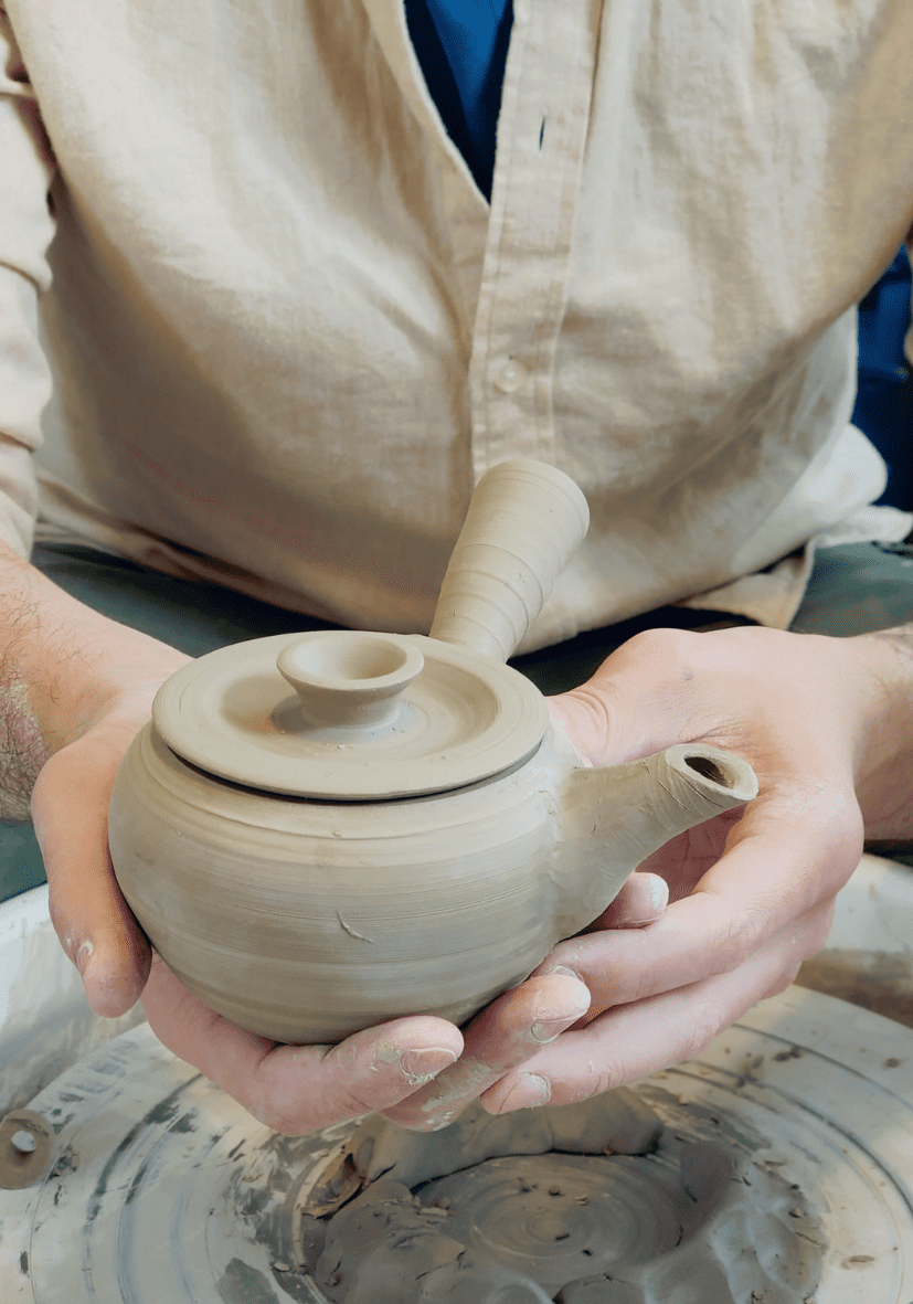 Learning to throw on a potter's wheel in English