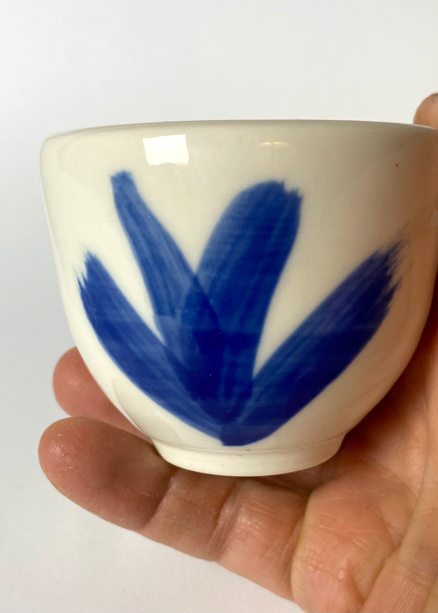 Mała czarka z porcelany malowana nr 2