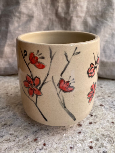 Czarka yunomi z kamionki kwiaty śliwy - Alike Pottery Studio
