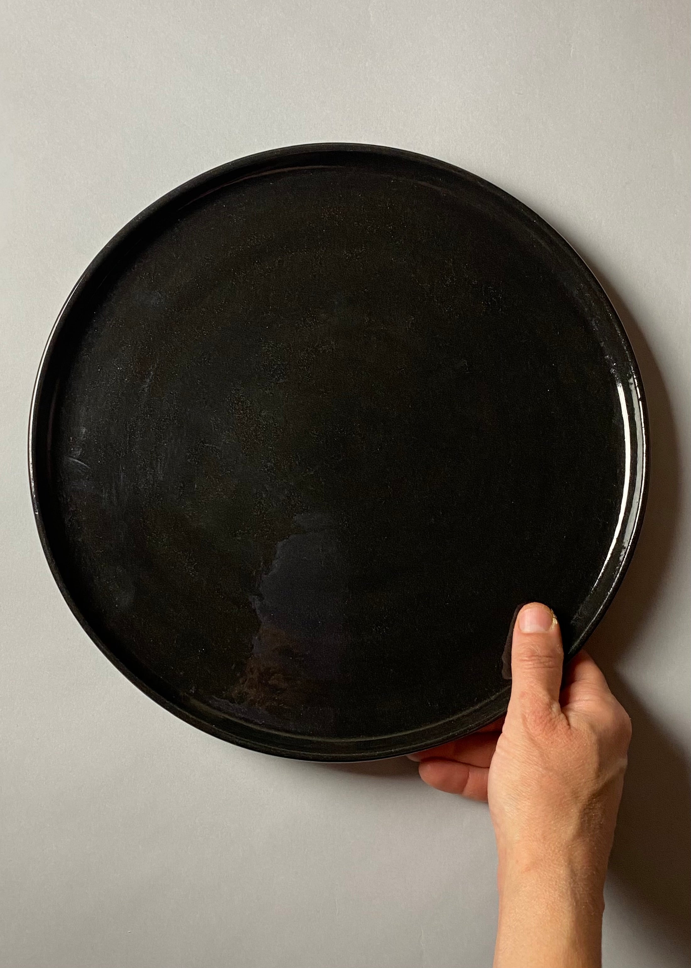 Patera z czarnej kamionki duża 29 cm