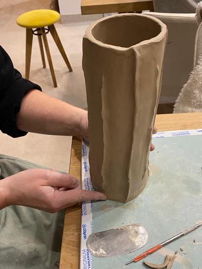 Lepienie wazonów z płata - Alike Pottery Studio