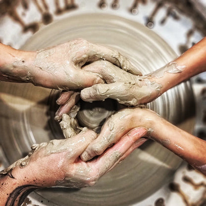 Cykliczne Warsztaty na Kole Garncarskim Grupa 11-15 lat - Alike Pottery Studio