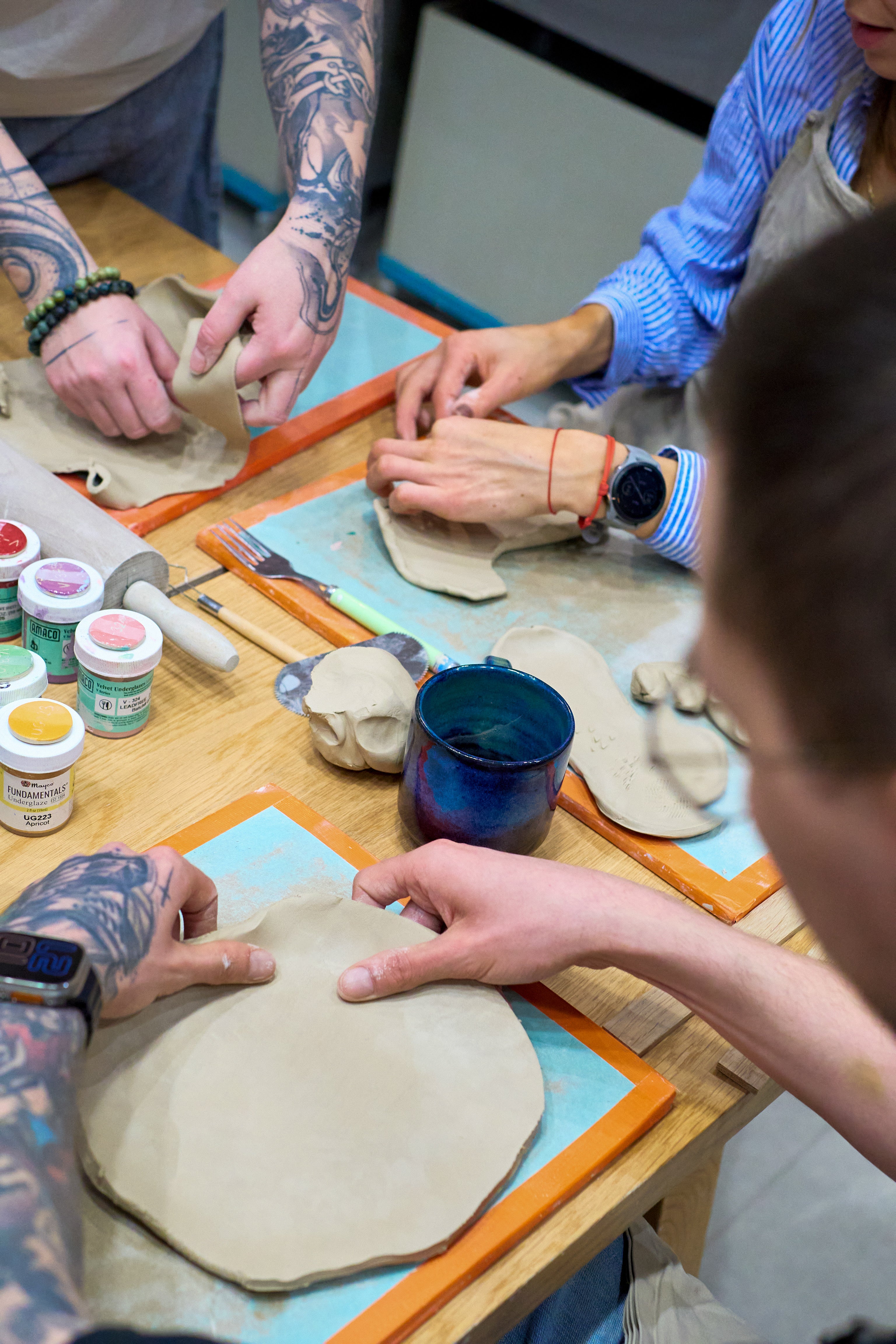 Warsztaty lepienia dla grupy do 8 osób - Alike Pottery Studio