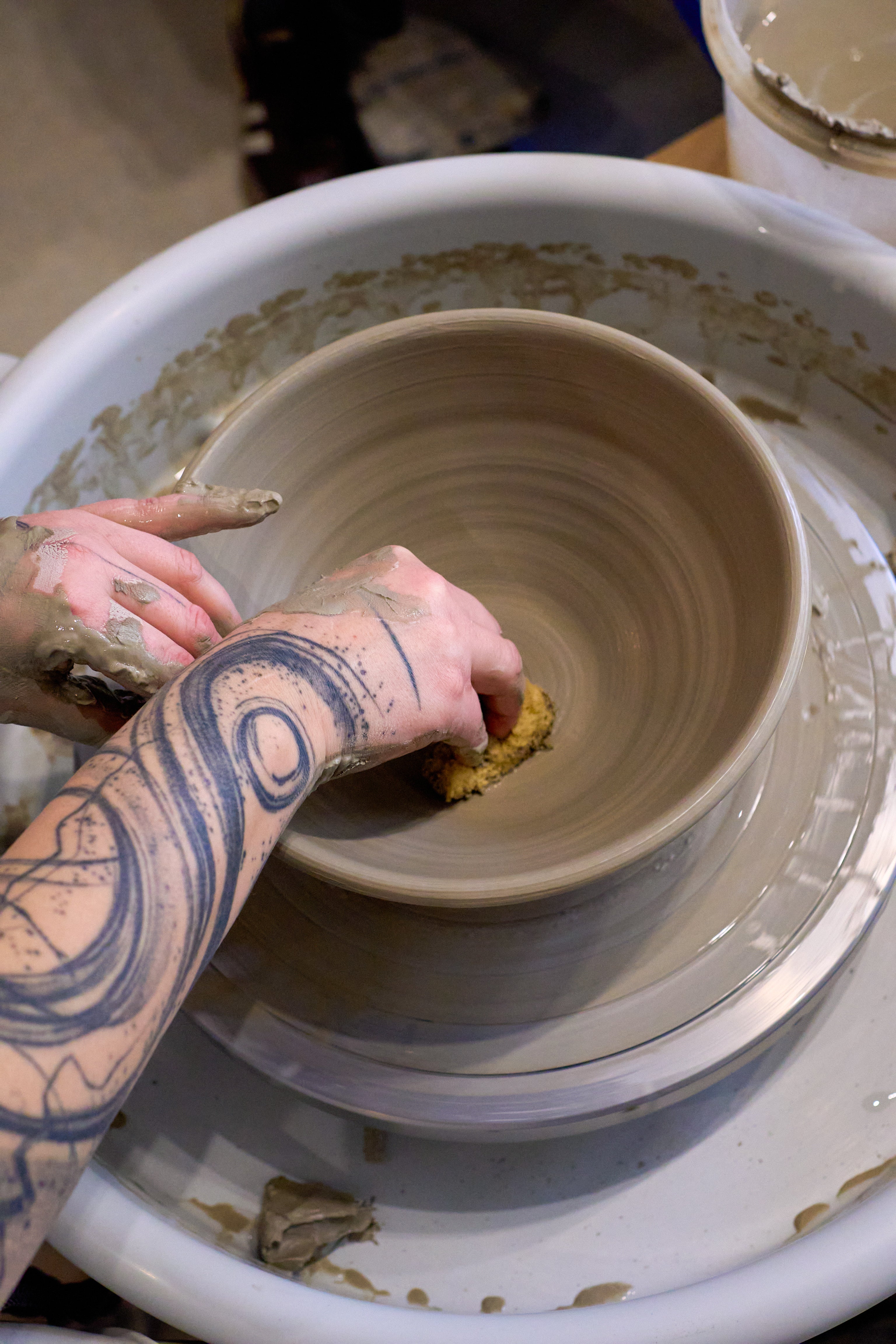 Warsztaty toczenia na kole garncarskim dla grupy do 8 osób - Alike Pottery Studio