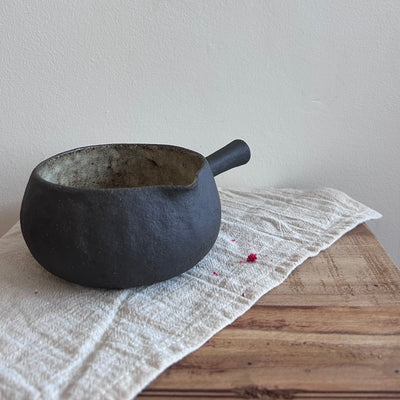 Ceramiczna Czarka z Uszkiem – Ręcznie Lepiona | Miseczka do Matcha, Sosu, Dresingu | Styl Wabi Sabi | 330ml - Alike Pottery Studio