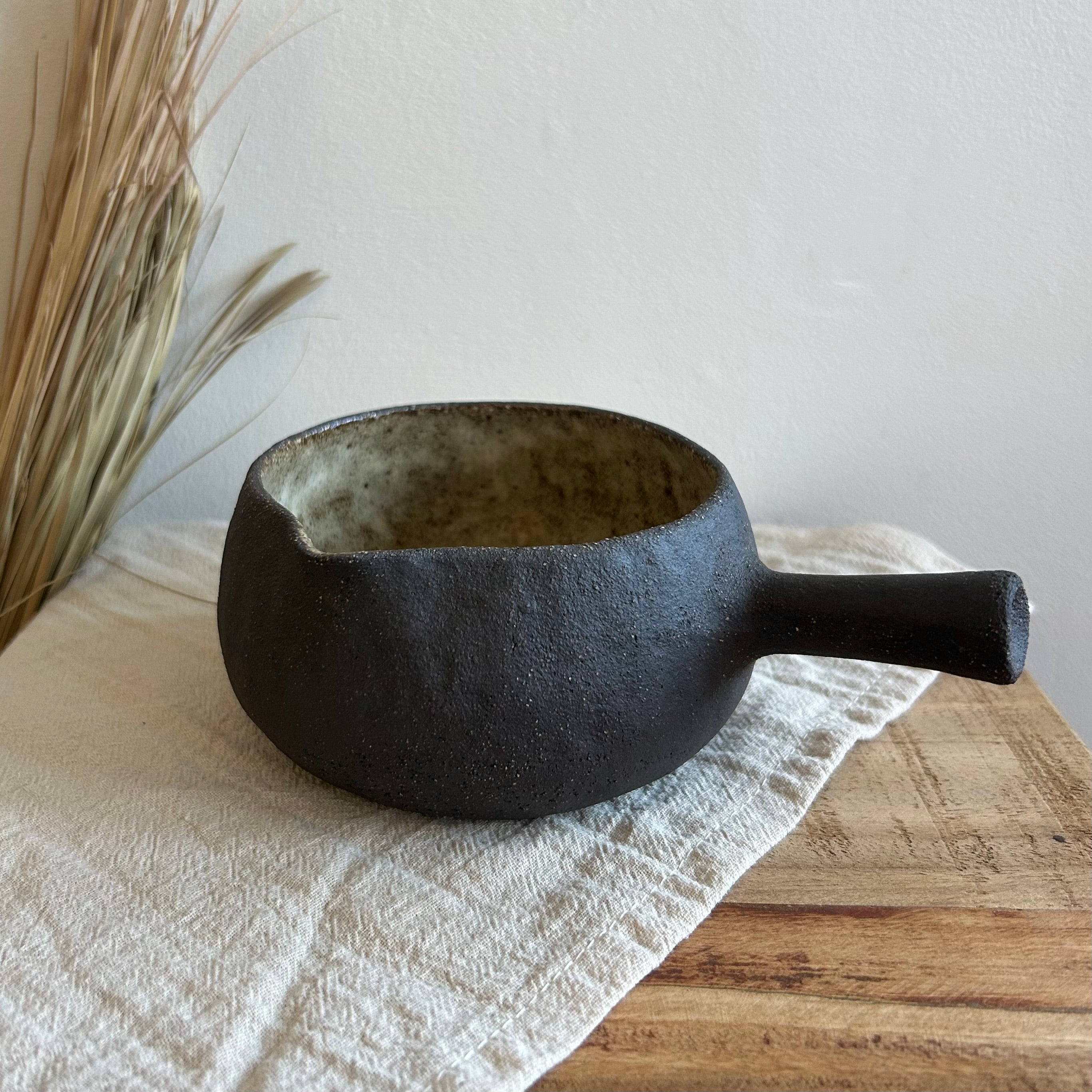 Ceramiczna Czarka z Uszkiem – Ręcznie Lepiona | Miseczka do Matcha, Sosu, Dresingu | Styl Wabi Sabi | 330ml - Alike Pottery Studio