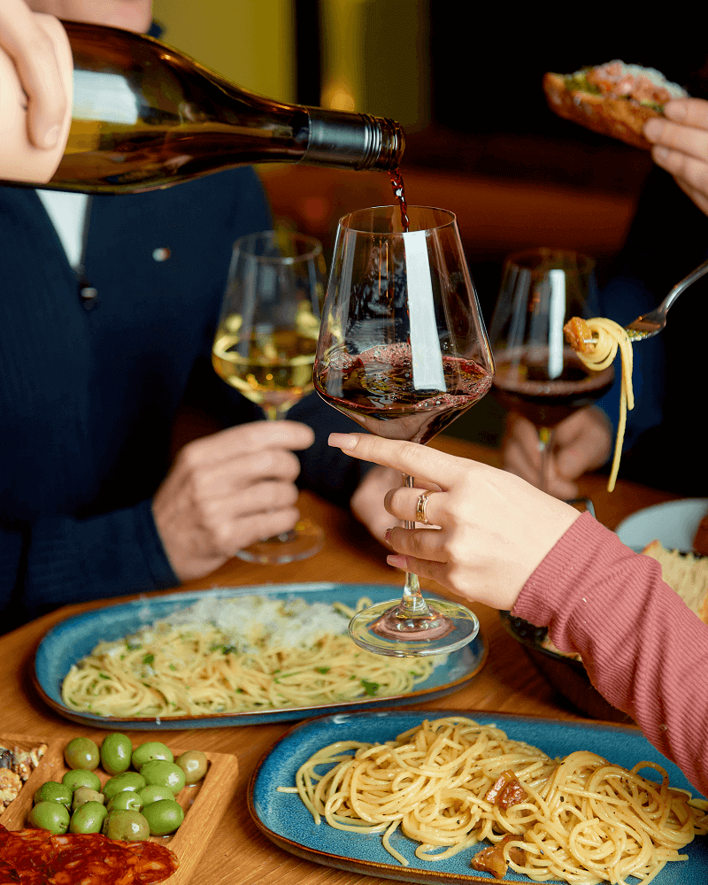 Ceramika przy winie dla grupy do 30 osób - Alike Pottery Studio