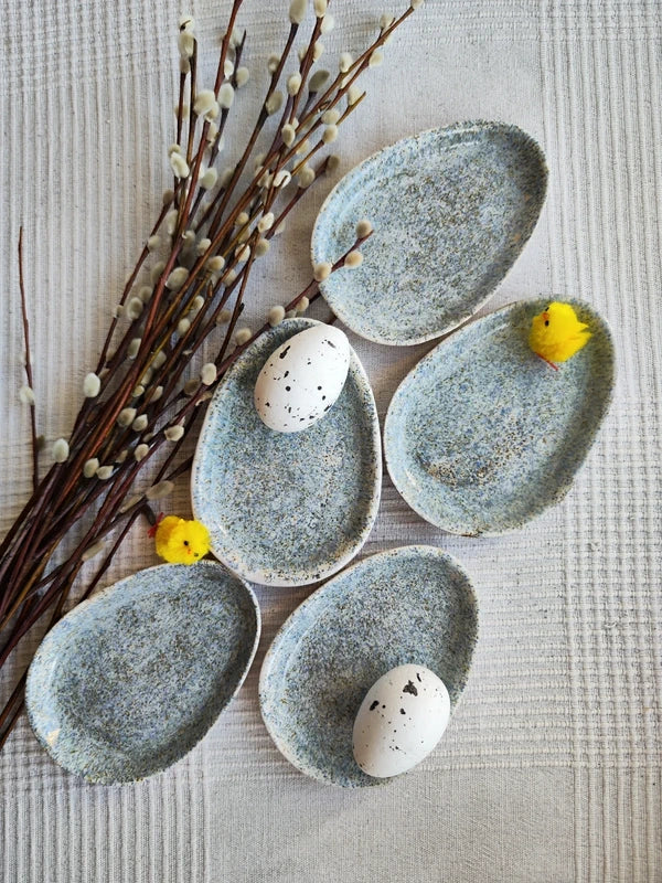 Małe ceramiczne nakrapiane talerzyki w kształcie jajka - Alike Pottery Studio