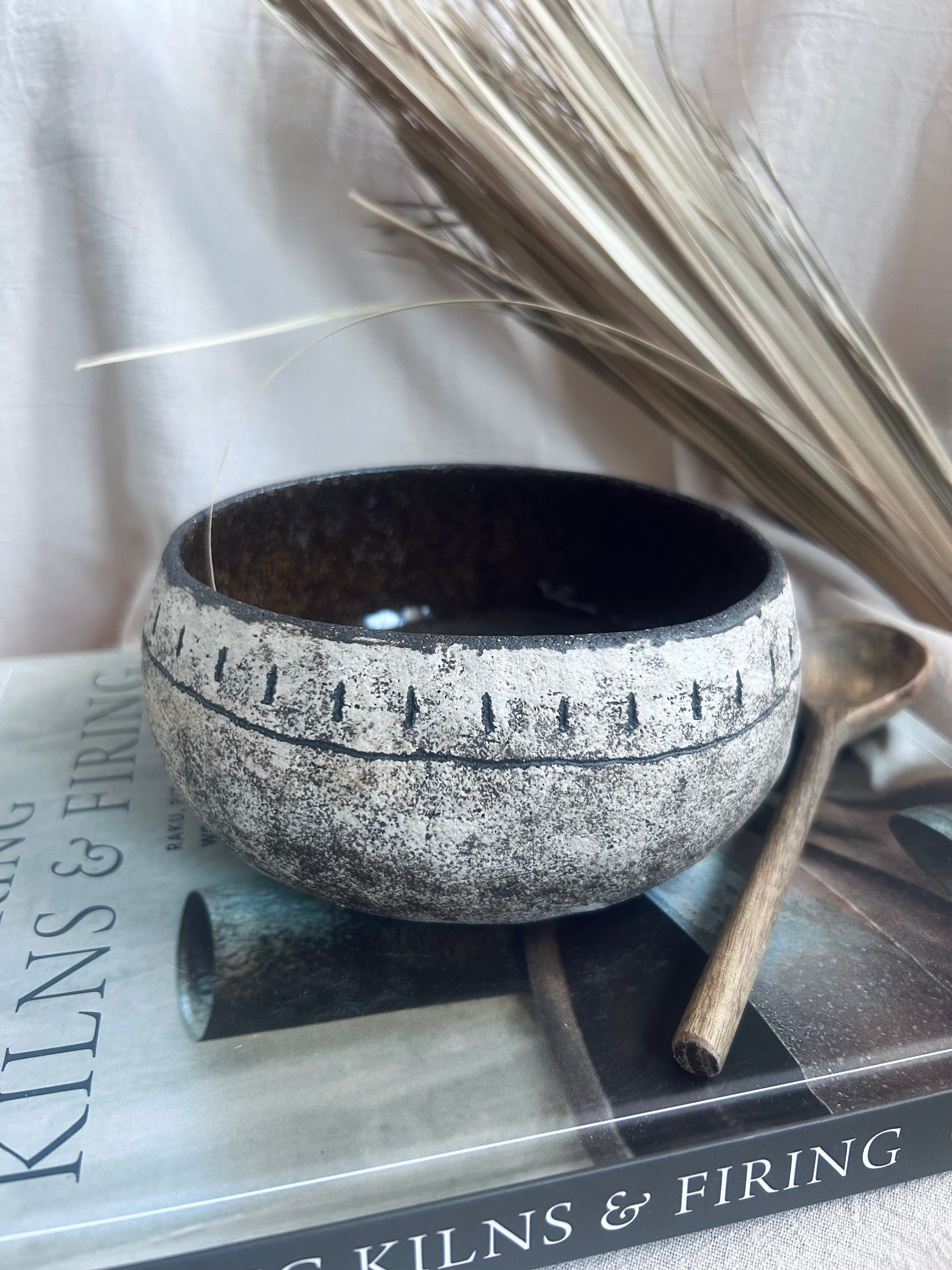 Ceramiczna Miska Zupowa – Ręcznie Robiona Kamionka, Styl Wabi Sabi | 700ml - Alike Pottery Studio