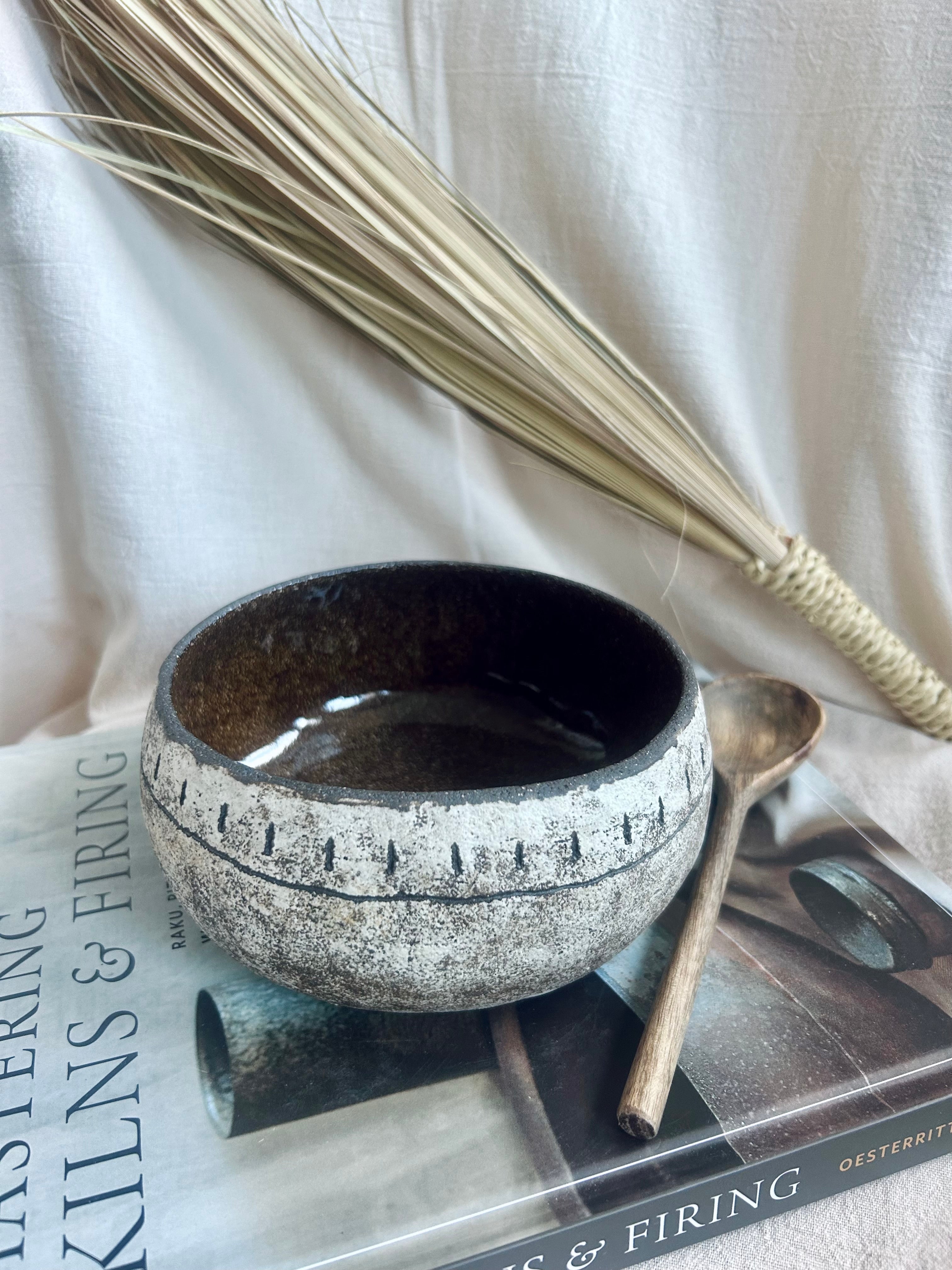 Ceramiczna Miska Zupowa – Ręcznie Robiona Kamionka, Styl Wabi Sabi | 700ml - Alike Pottery Studio
