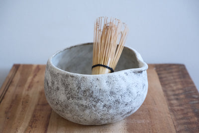 Czarka do Matcha z Dzióbkiem – Ręcznie Robiona Ceramika, Styl Chawan | Kamionka Wabi Sabi | 400ml