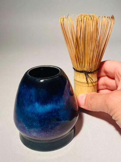 Ceramiczny stojak na chasen do matchy