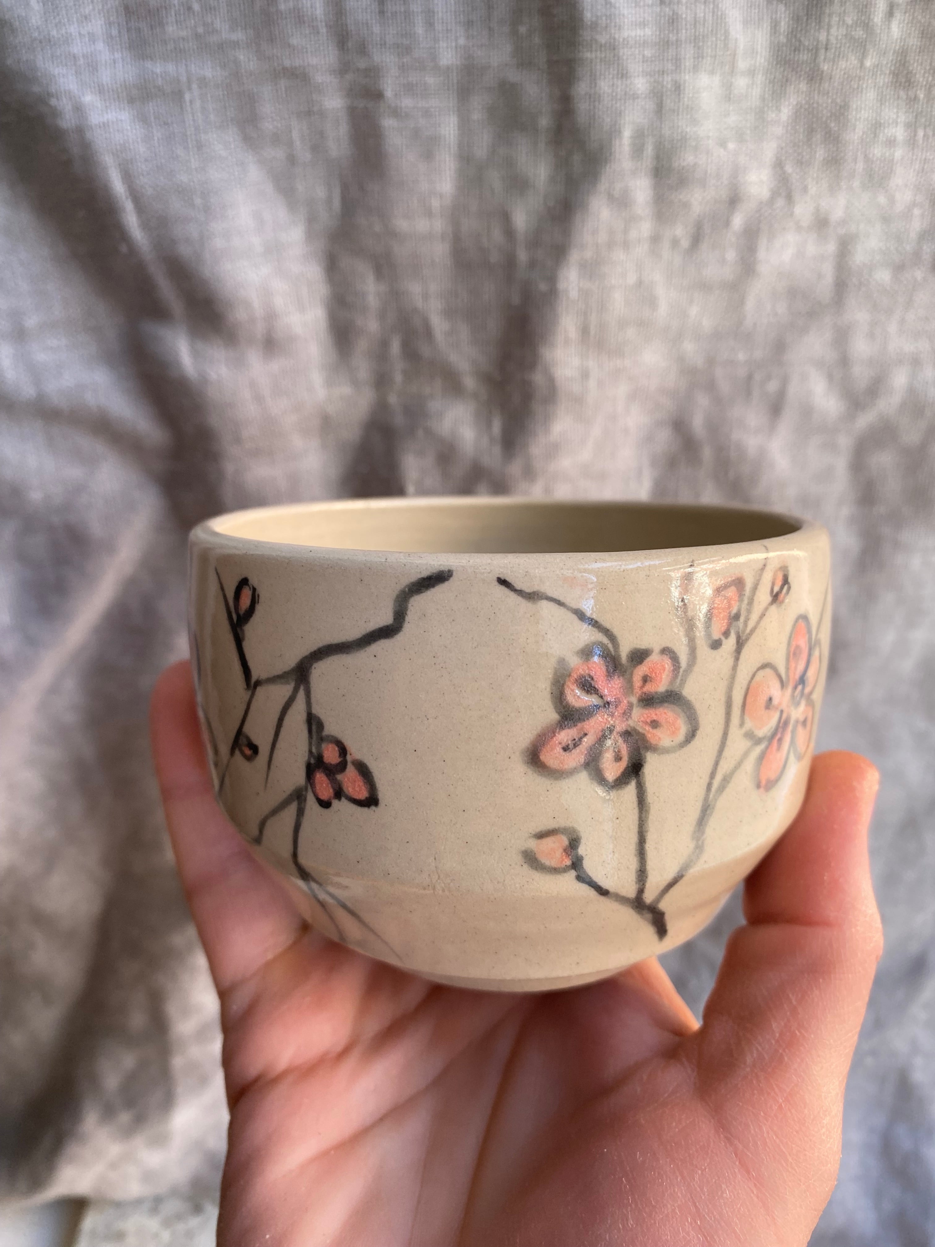 Czarka chawan z kamionki kwiaty śliwy - Alike Pottery Studio