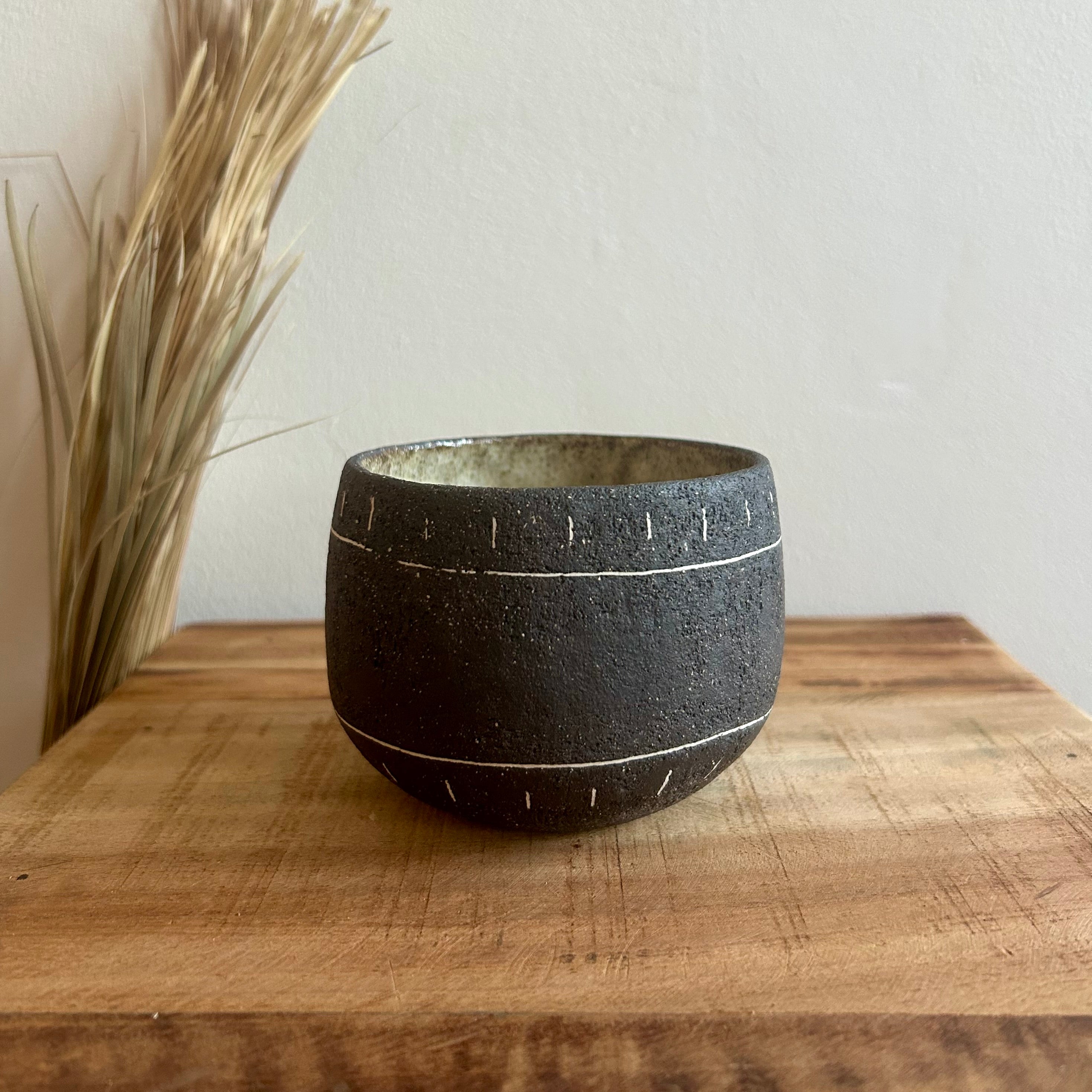 Ceramiczny Kubek Wabi Sabi – Ręcznie Robiony z Kamionki | Idealny na Kawę, Herbatę i Matchę | 330ml - Alike Pottery Studio
