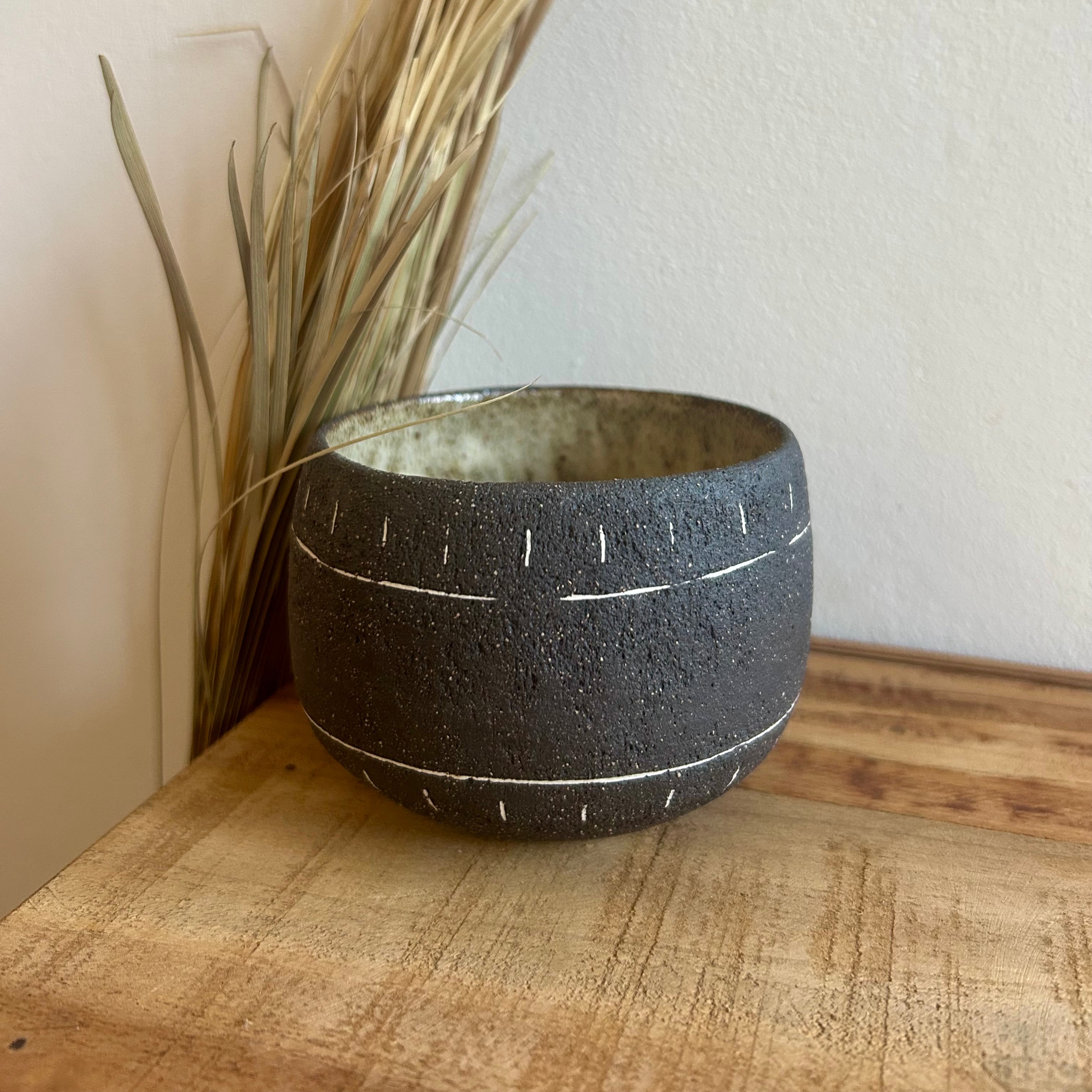 Ceramiczny Kubek Wabi Sabi – Ręcznie Robiony z Kamionki | Idealny na Kawę, Herbatę i Matchę | 330ml - Alike Pottery Studio